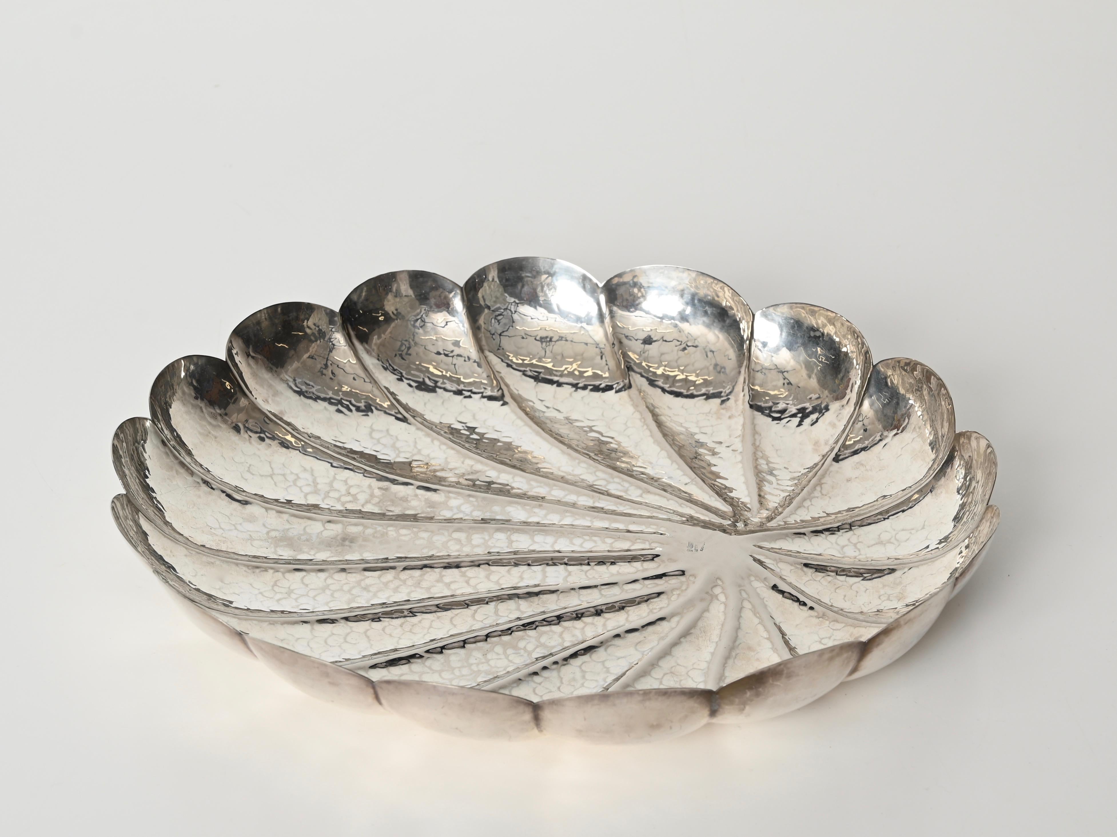 Grande centrotavola in argento martellato fatto a mano di Renzo Cassetti, Italia anni '70 in vendita 3