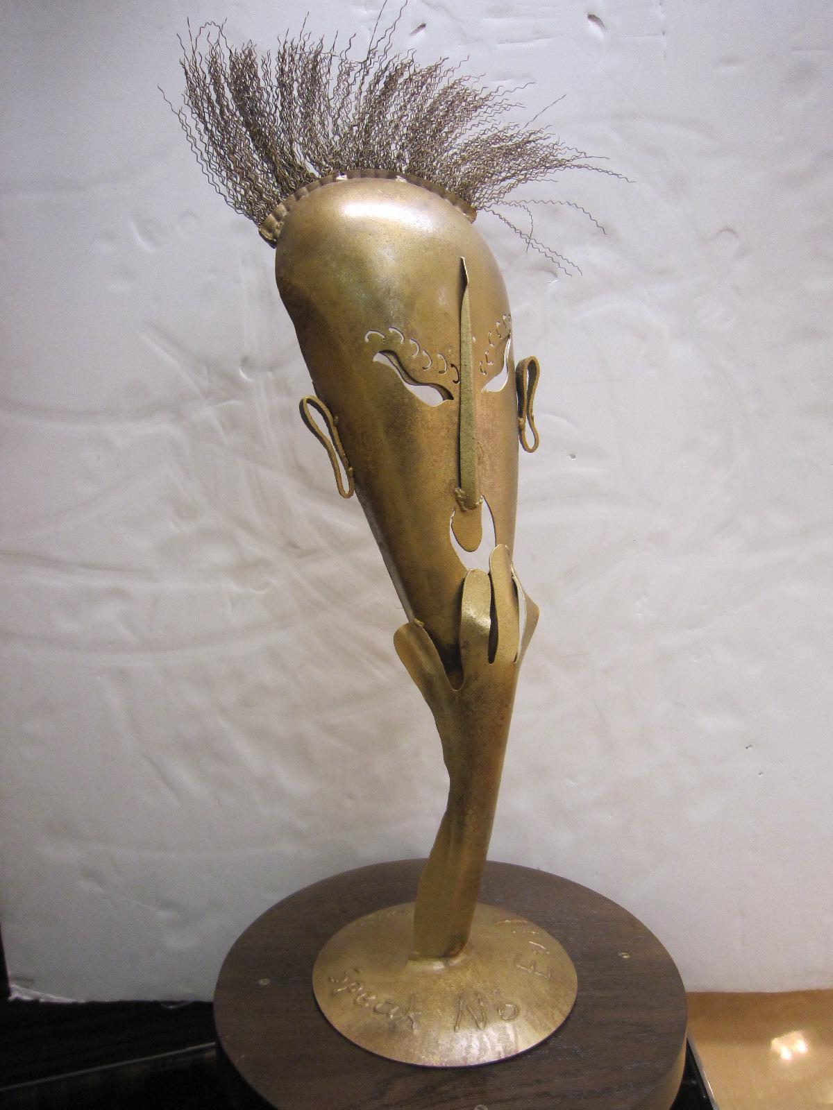 Grande scultura in acciaio fatta a mano 