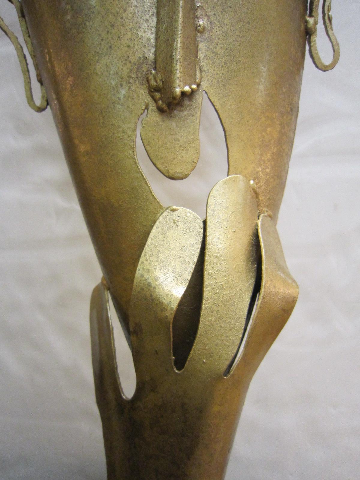 Grande scultura in acciaio fatta a mano 