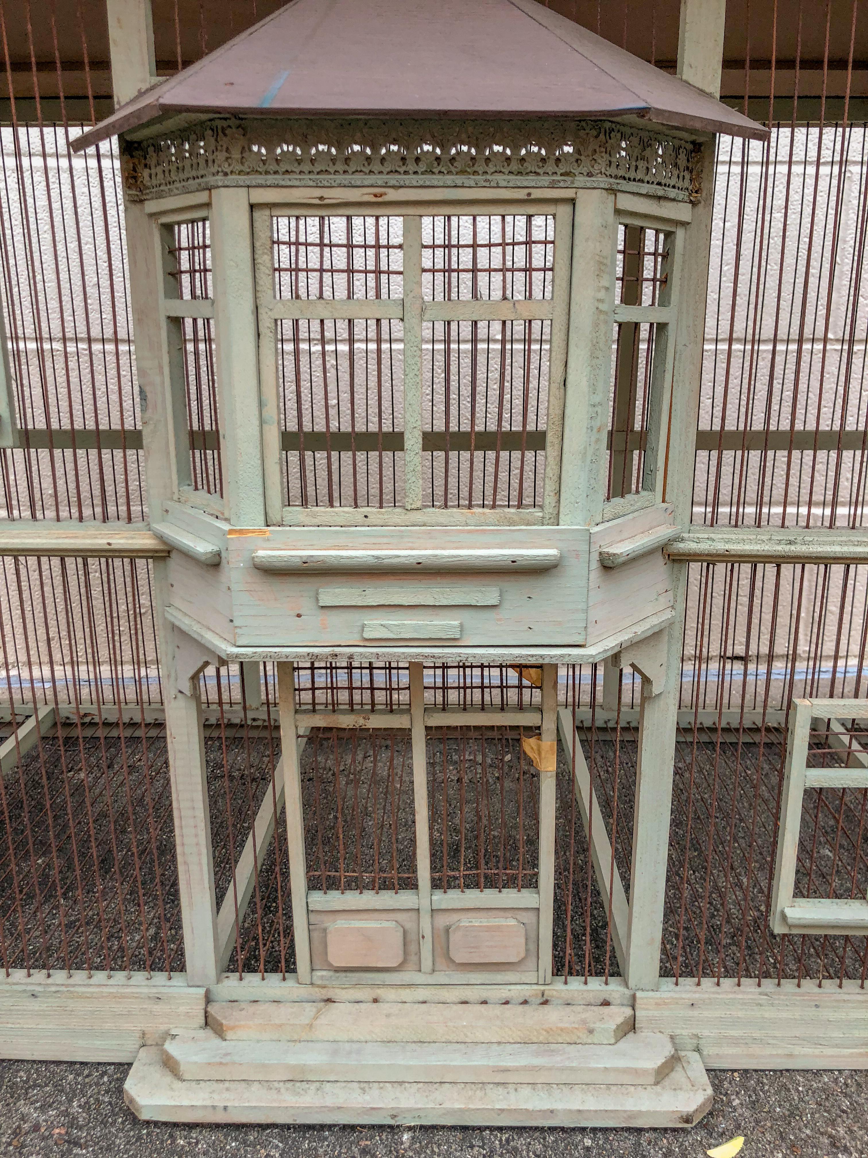 Grande cage à oiseaux 
