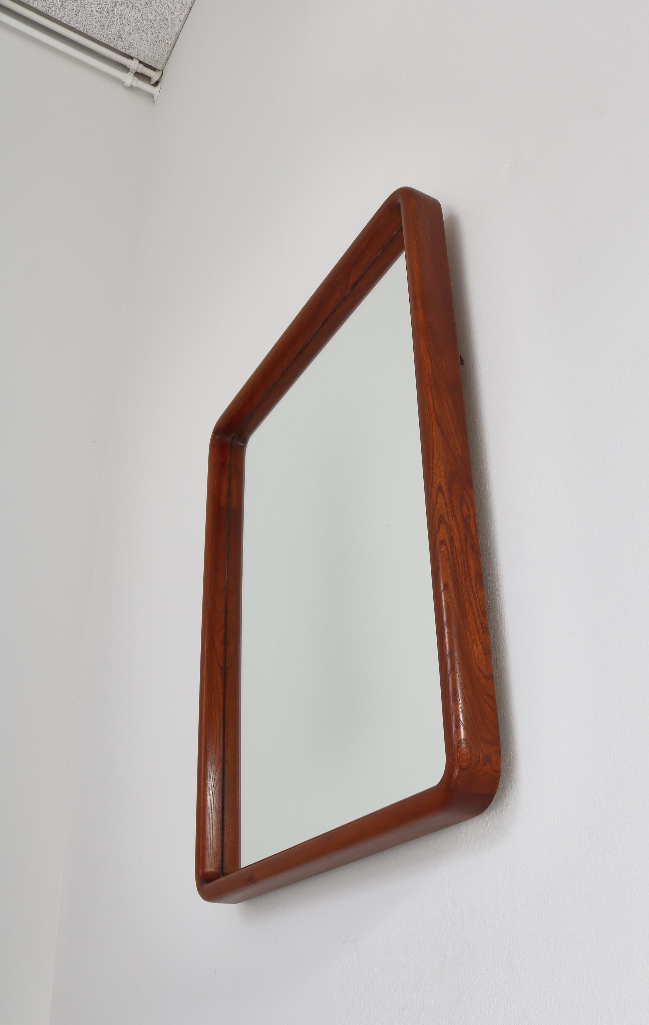 Large Handmade Wall Mirror in Elm, 1930s, Vilhelm Lauritzen, Danish Modern In Good Condition For Sale In Odense, DK