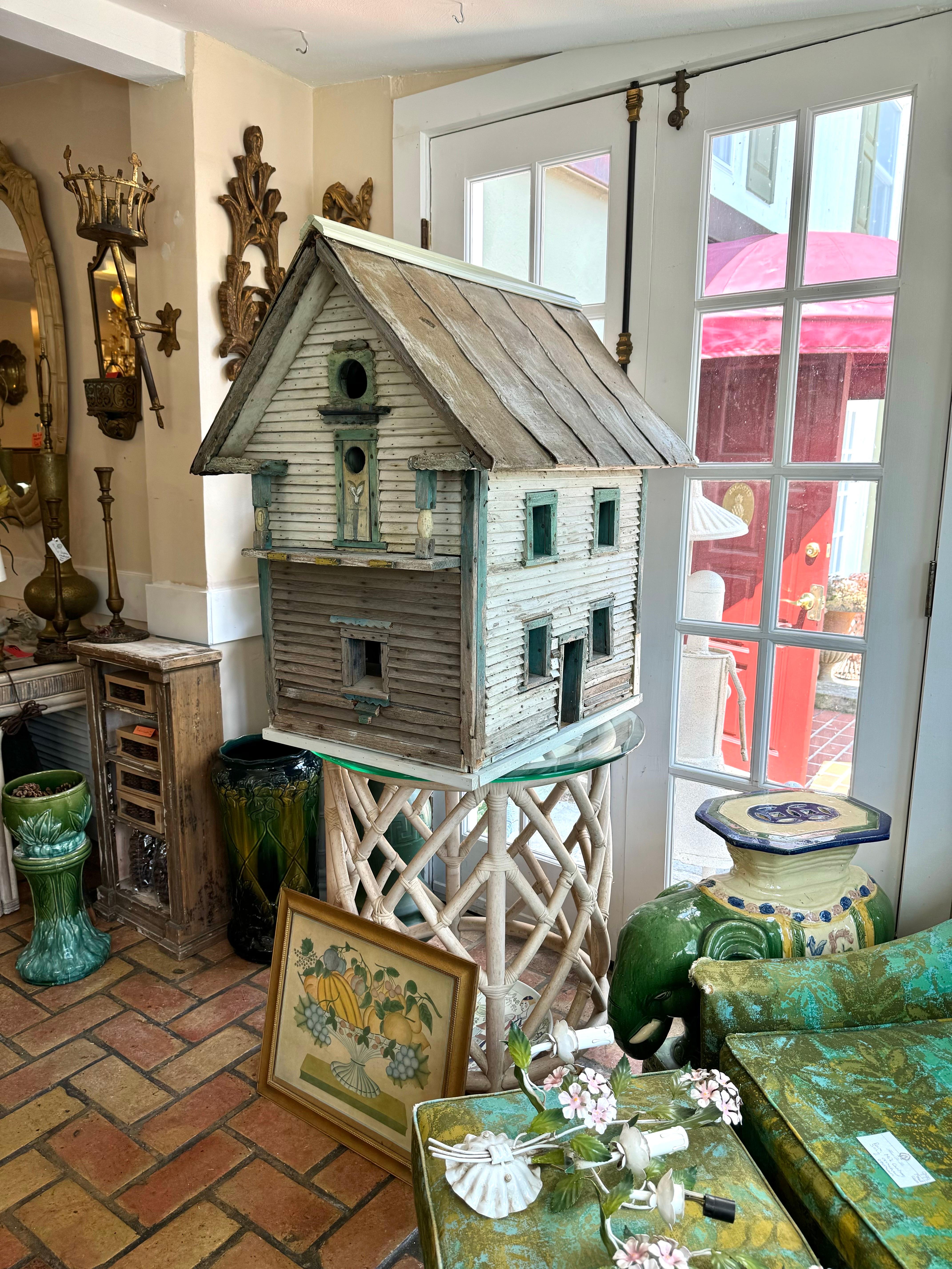Monumentale maison d'oiseau ancienne en bois avec garniture en grenade 12