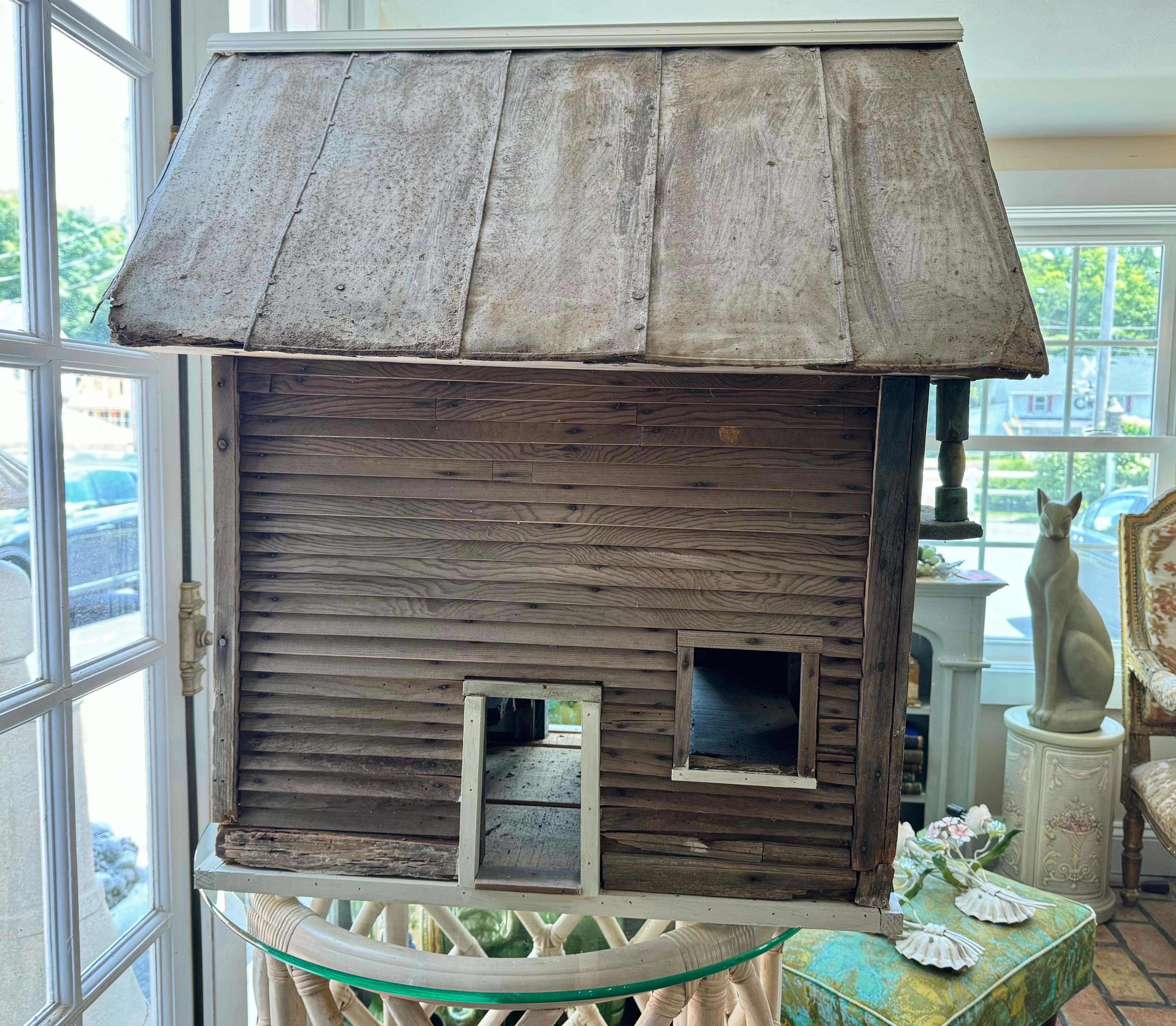 Monumentale maison d'oiseau ancienne en bois avec garniture en grenade 2
