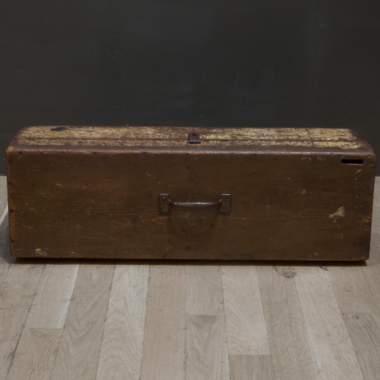 https://a.1stdibscdn.com/large-handmade-wooden-tool-box-c1940-for-sale-picture-6/f_12802/f_301010421661210616711/handmade_rustic_toolbox_circa_1940_5_master.jpg?width=768