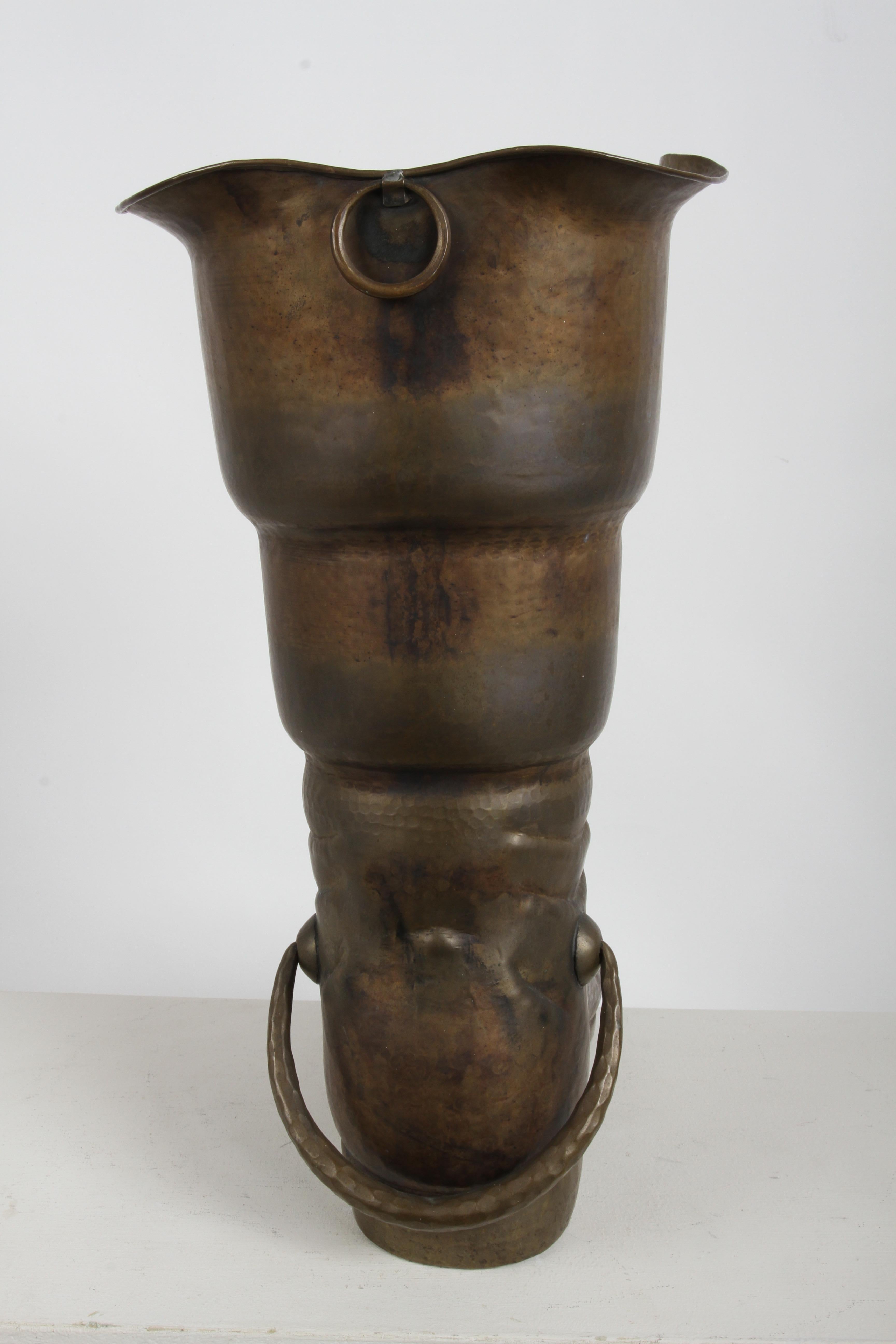 Grand porte-parapluie ou porte-canne italien des années 1950 - Patine laiton vieillie - -... en vente 4