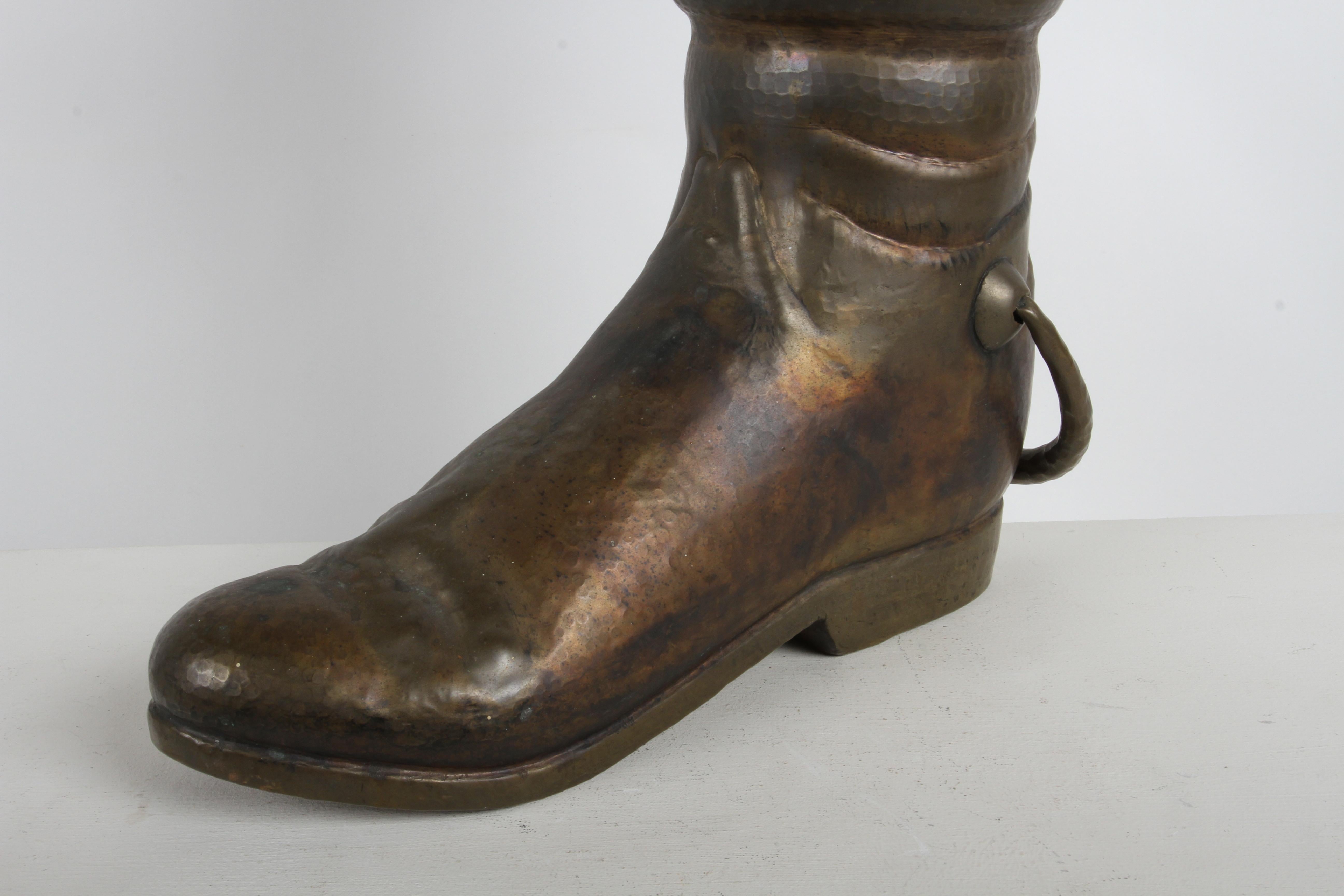 Grand porte-parapluie ou porte-canne italien des années 1950 - Patine laiton vieillie - -... Bon état - En vente à St. Louis, MO