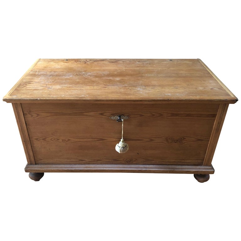 Large Handsome Old World Style Pine Blanket Chest For Sale at 1stdibs