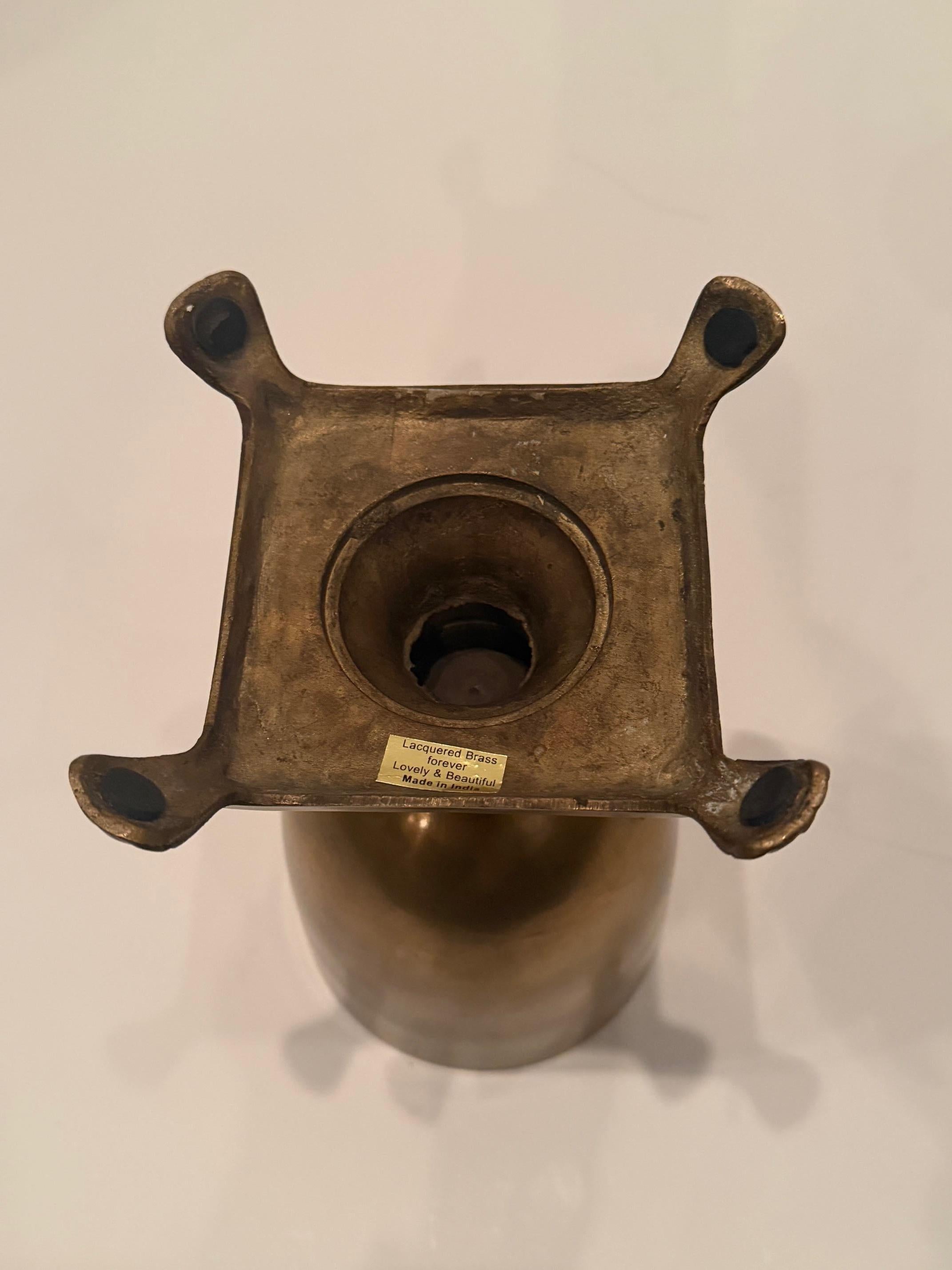 Pareja de bonitos tarros de latón con tapa para piñas en venta 3