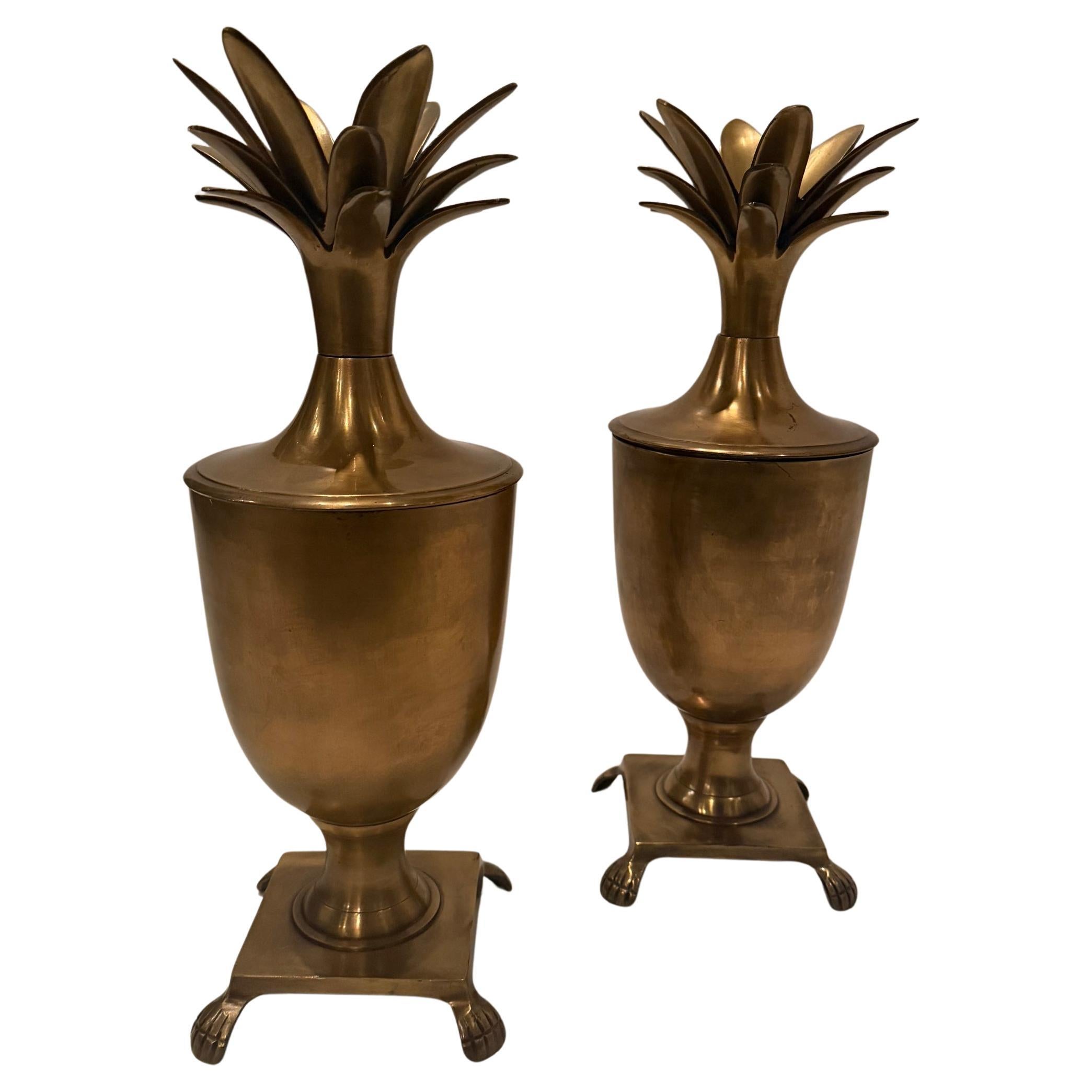 Großes, hübsches Paar Ananasgläser mit Messingdeckel