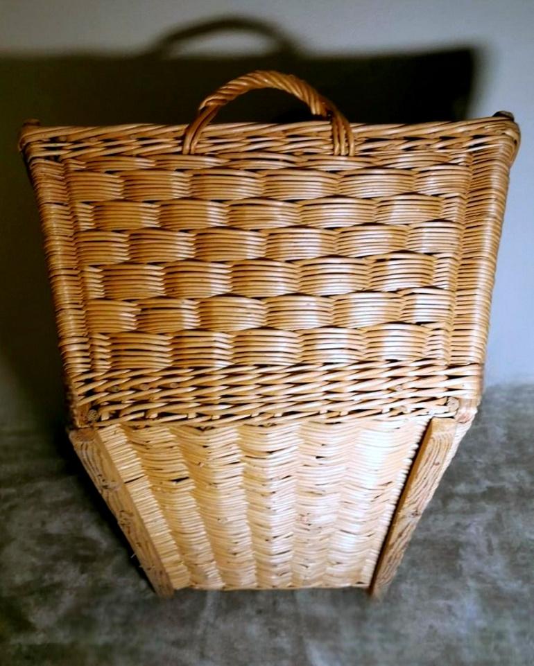 Large Handwoven French Wicker Bread Basket In Good Condition In Prato, Tuscany
