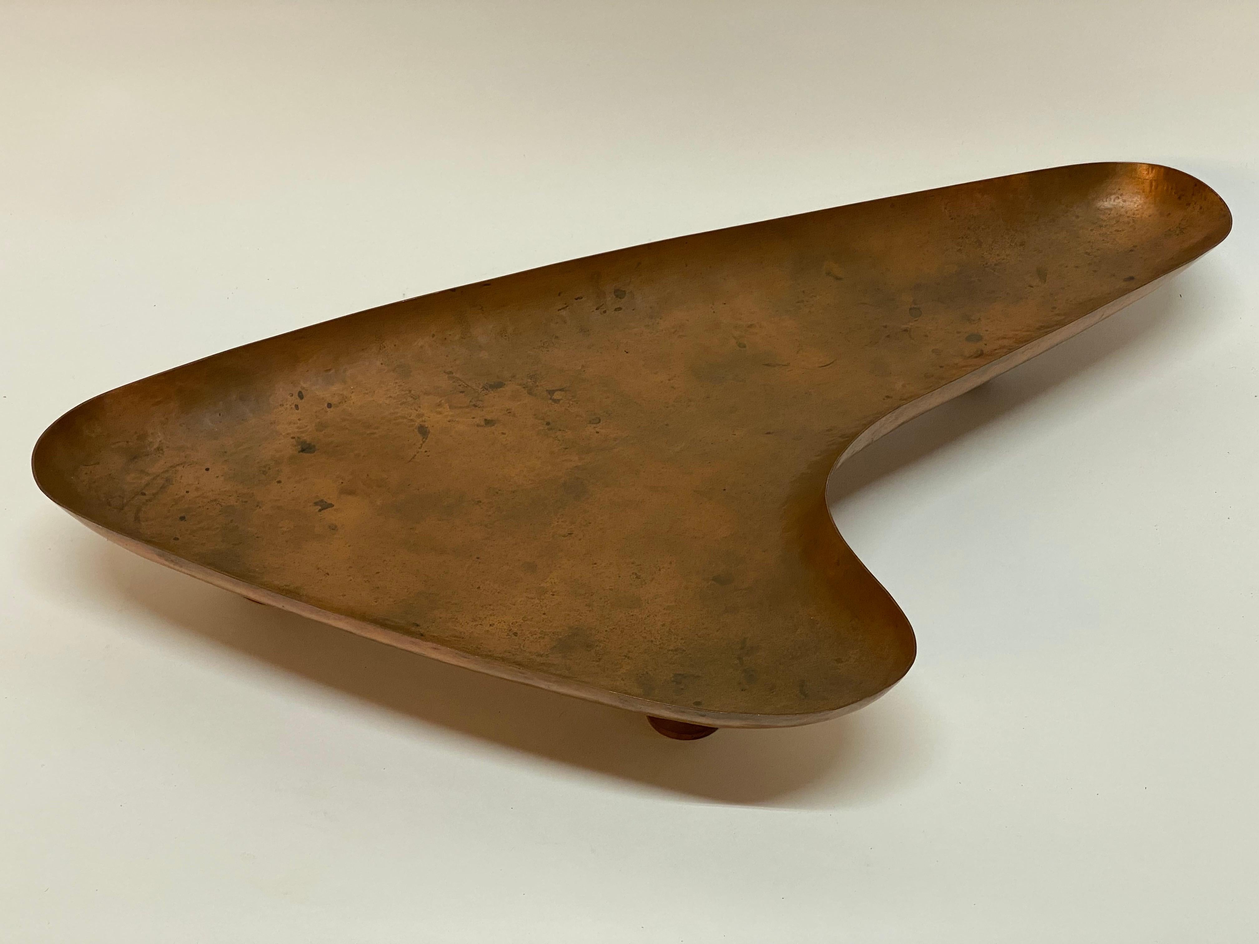 Large Handwrought Mid Century Modern Copper Footed Boomerang Catchall For Sale 3