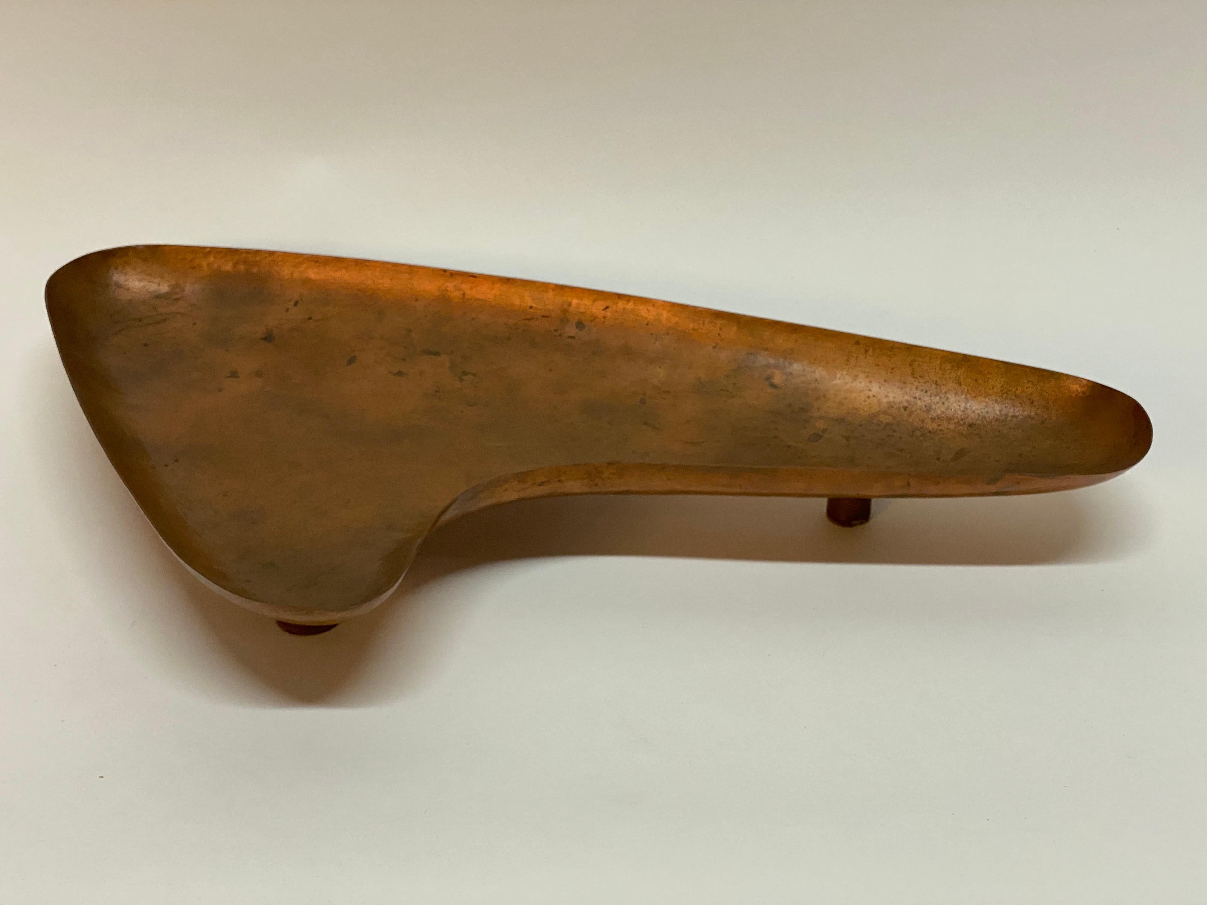 Large Handwrought Mid Century Modern Copper Footed Boomerang Catchall For Sale 1