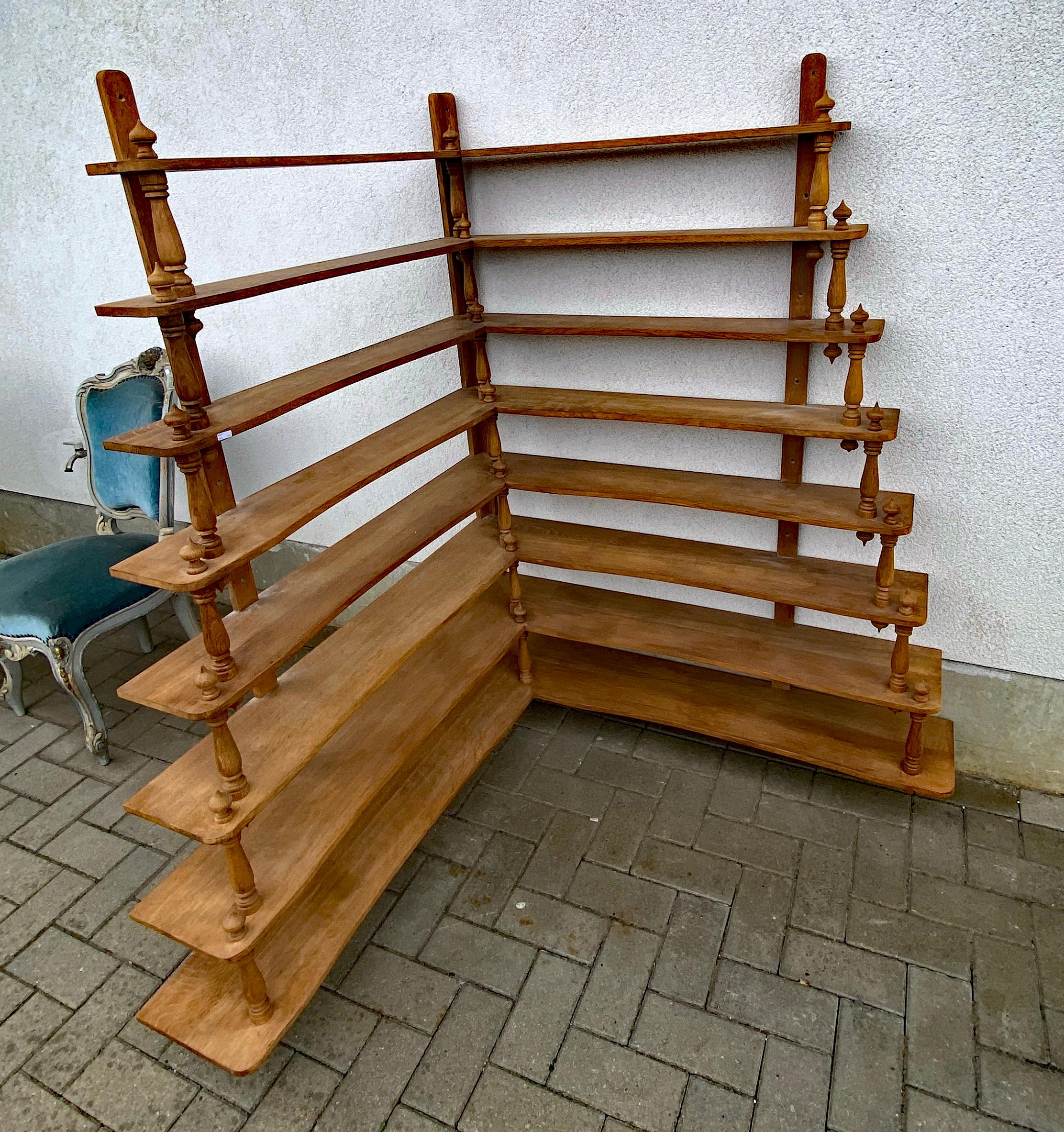 Large Hanging Corner Shelf For Bistro, Restaurant Or Shop In Solid Oak In Good Condition For Sale In Saint-Ouen, FR