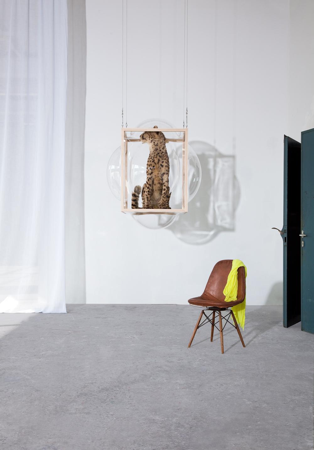 Grand meuble de rangement bulle suspendu de Studio Thier & Van Daalen en vente 4