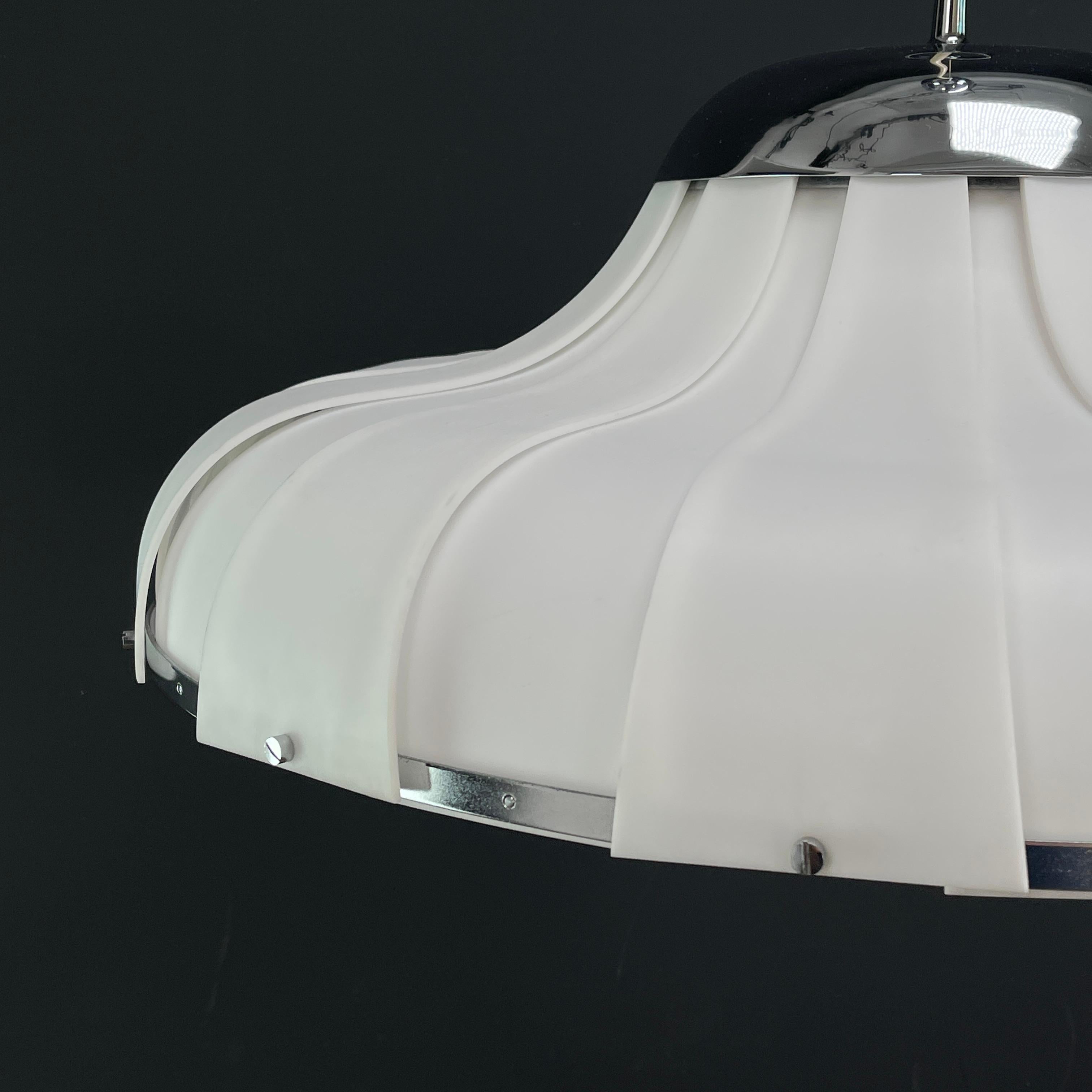Large hanging lamp from Harvey Guzzini for Meblo ceiling lamp, 1970s0s In Good Condition For Sale In Bingen am Rhein, RP