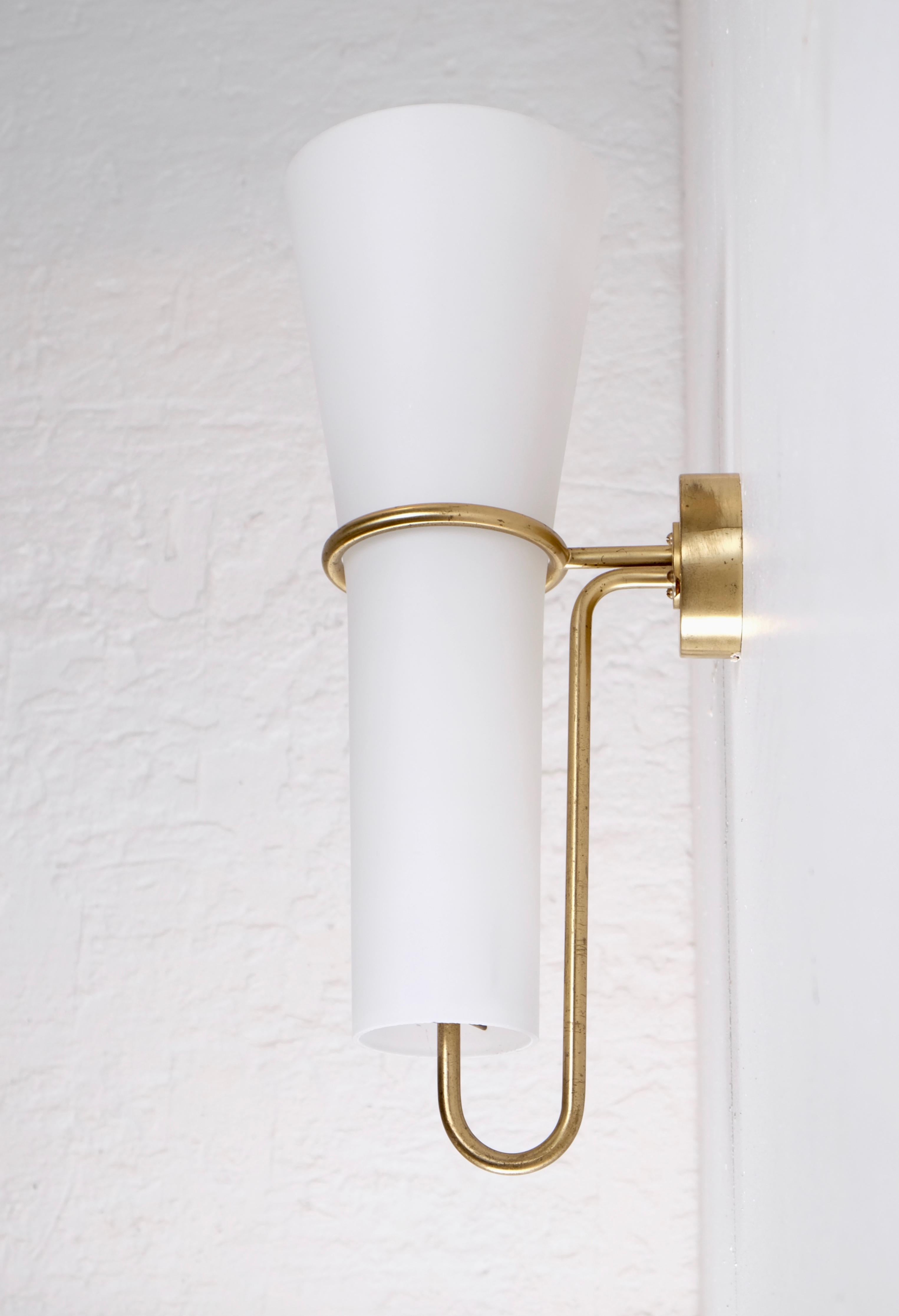 Rare opaline glass wall light produced and designed by Hans-Agne Jakobsson, Markaryd, Sweden, 1950s.
Measures: Height 50 cm.