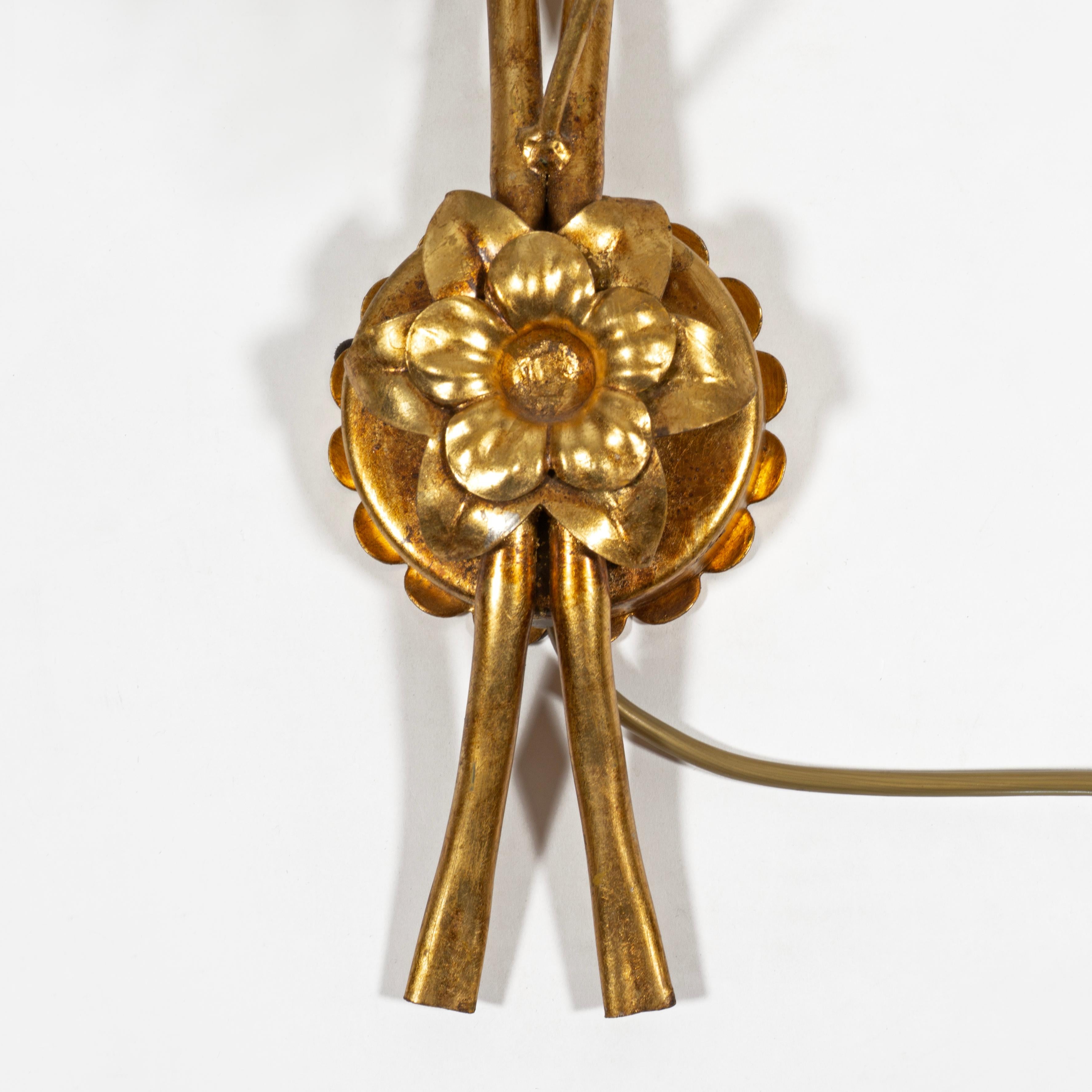 Grande lampada da parete Hans Kögl 1970 Hollywood Regency in metallo dorato Pioggia d'oro in vendita 3