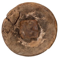 Grand bol de tombeau en bois de feuillus avec réparations en métal, 19ème siècle