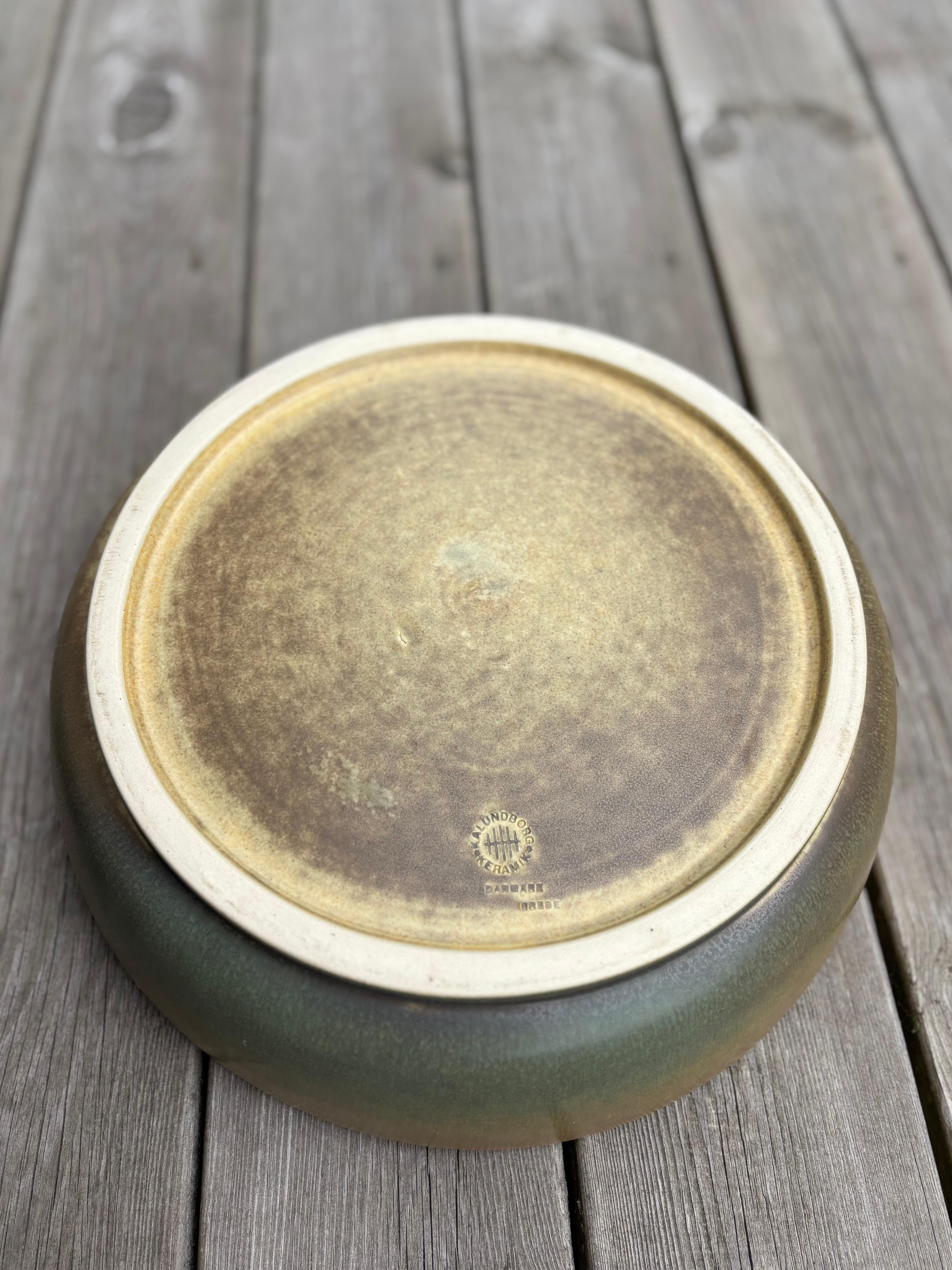 Ceramica Grande ciotola in gres con pelliccia di lepre e smalto verde, ocra e marrone, anni '60 in vendita