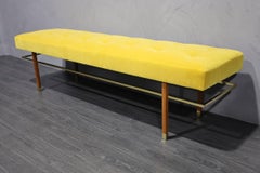 Panchina grande di Harvey Probber con rivestimento in mohair e finiture in ottone