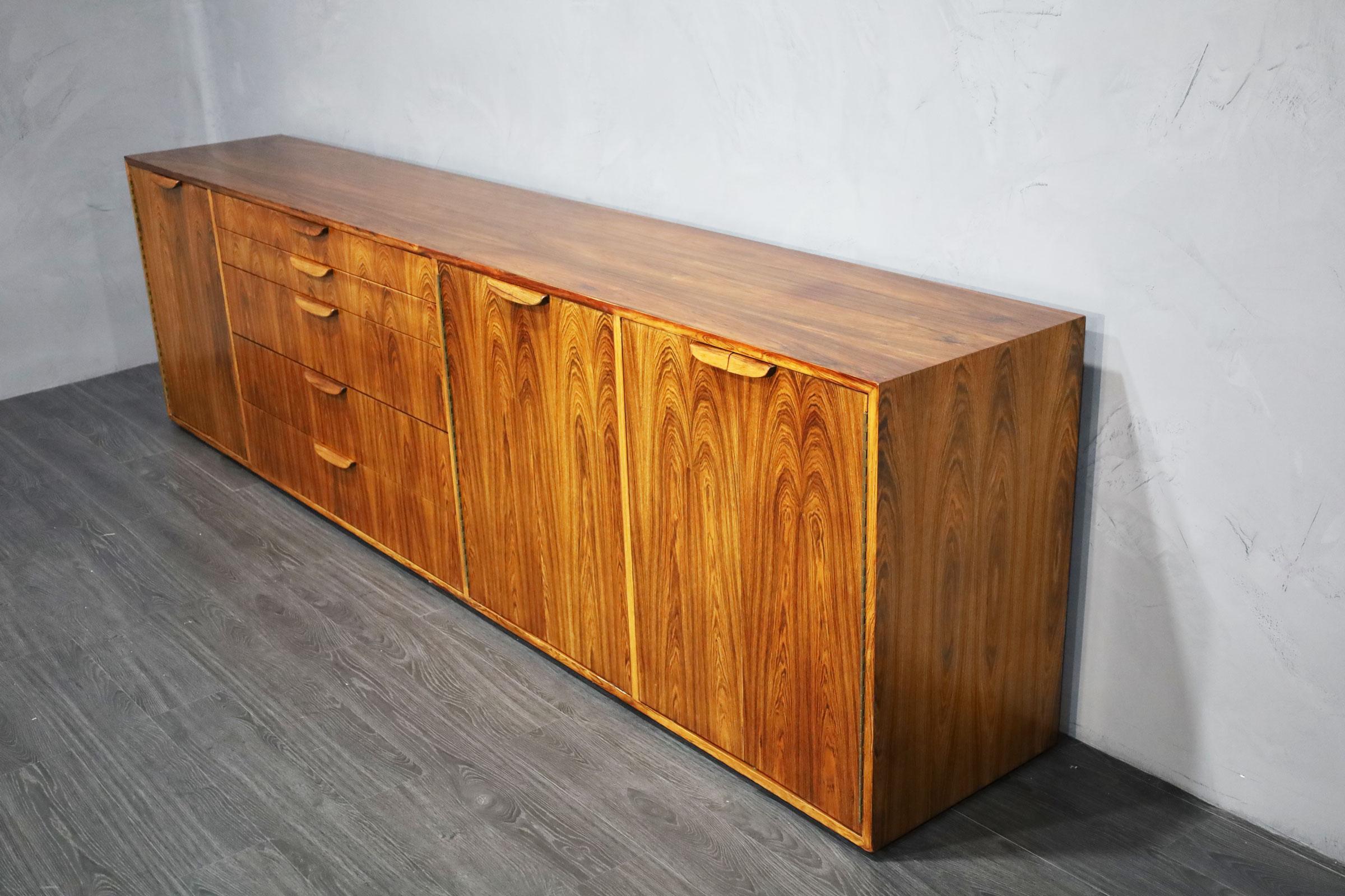 Mid-Century Modern Large Harvey Probber Sideboard in Rosewood For Sale