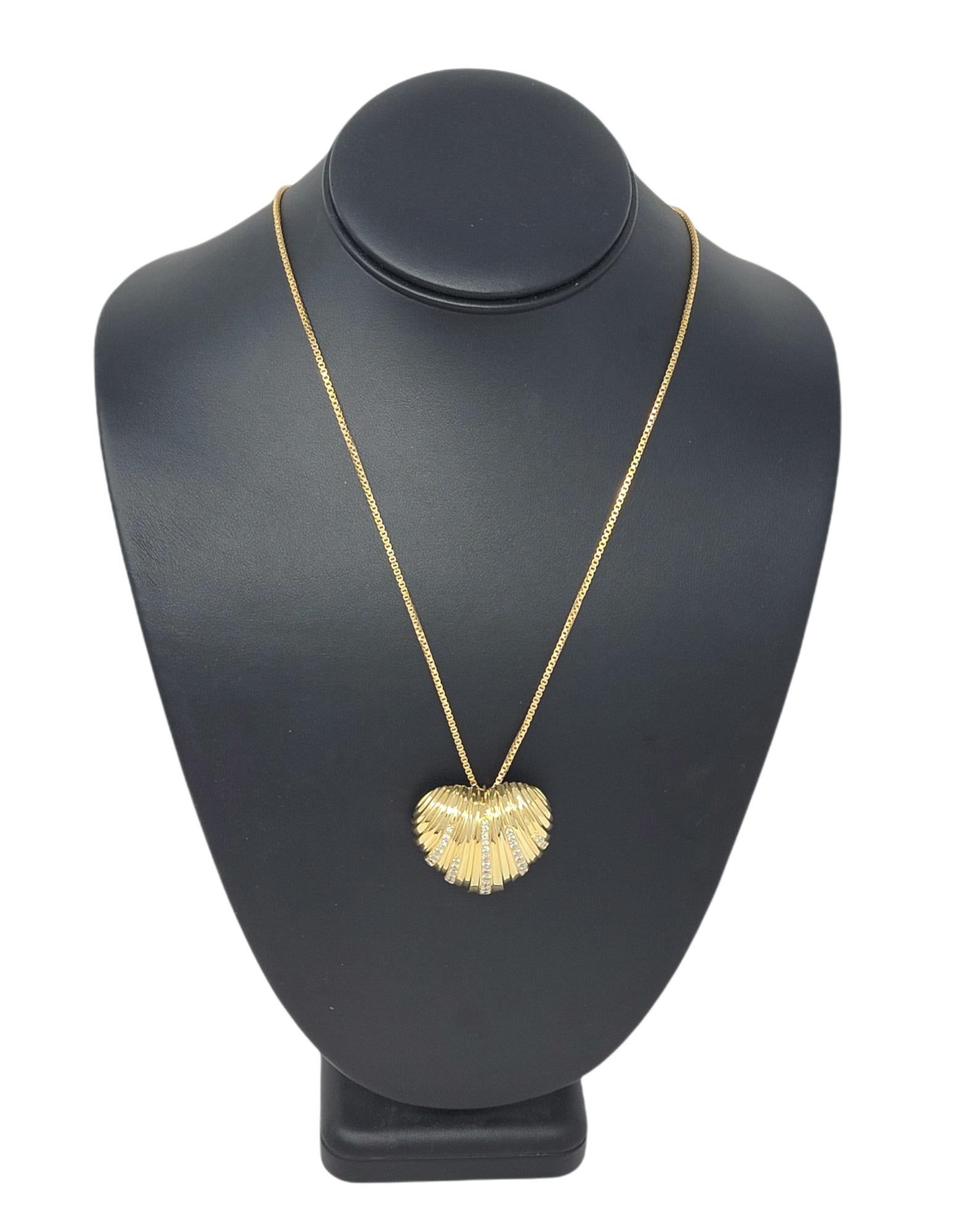 Large Heart Shaped Graduated Diamond Puffed Pendant/Brooch 18 Karat Yellow Gold For Sale 4
