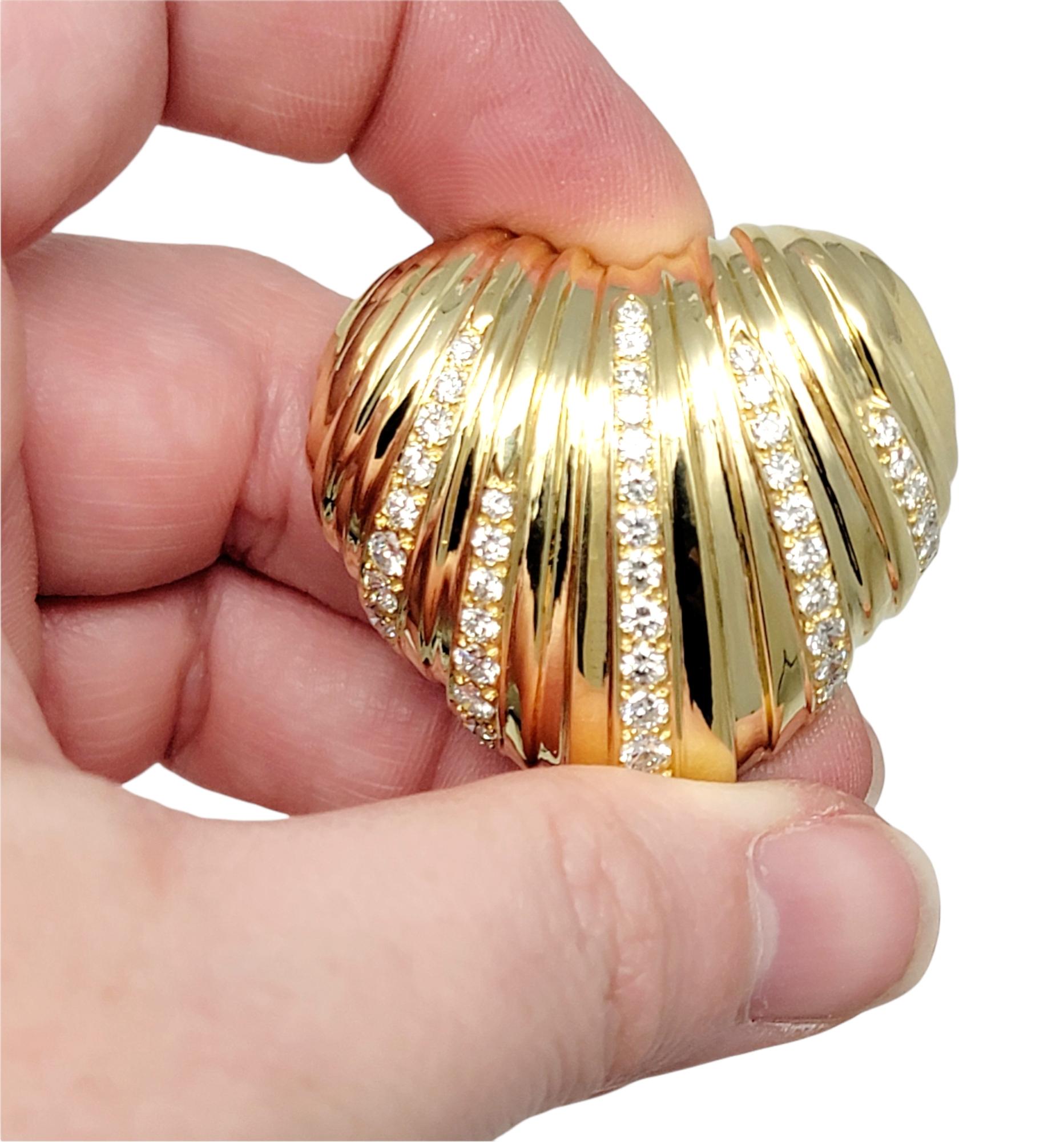 Pendentif/Broche en forme de grand cœur en or jaune 18 carats avec diamants gradués en vente 6