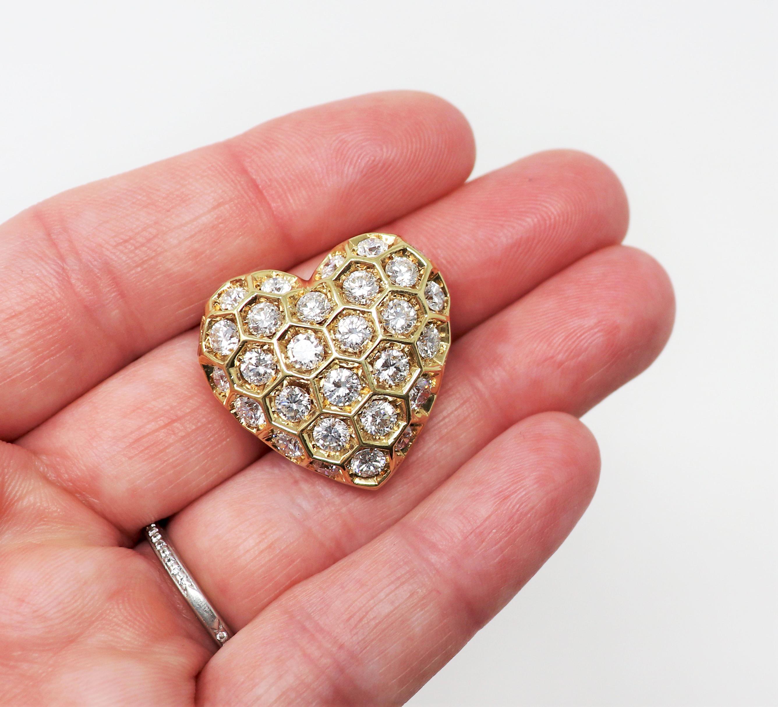 Pendentif dôme en forme de cœur en or jaune 18 carats avec diamants ronds en forme de nid d'abeille en vente 5