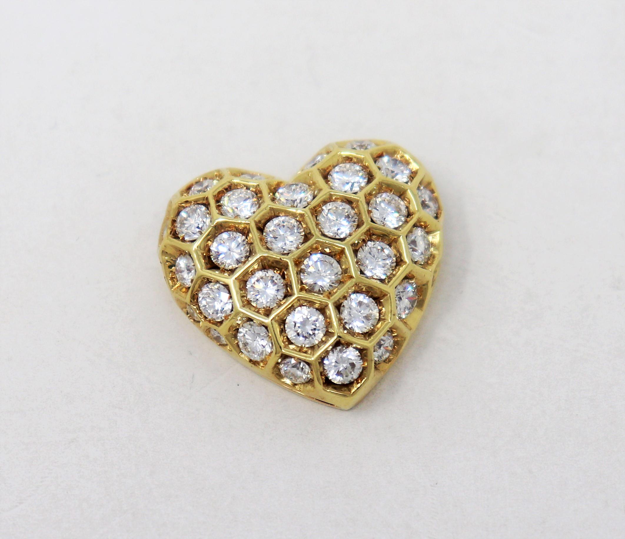 Pendentif dôme en forme de cœur en or jaune 18 carats avec diamants ronds en forme de nid d'abeille en vente 1