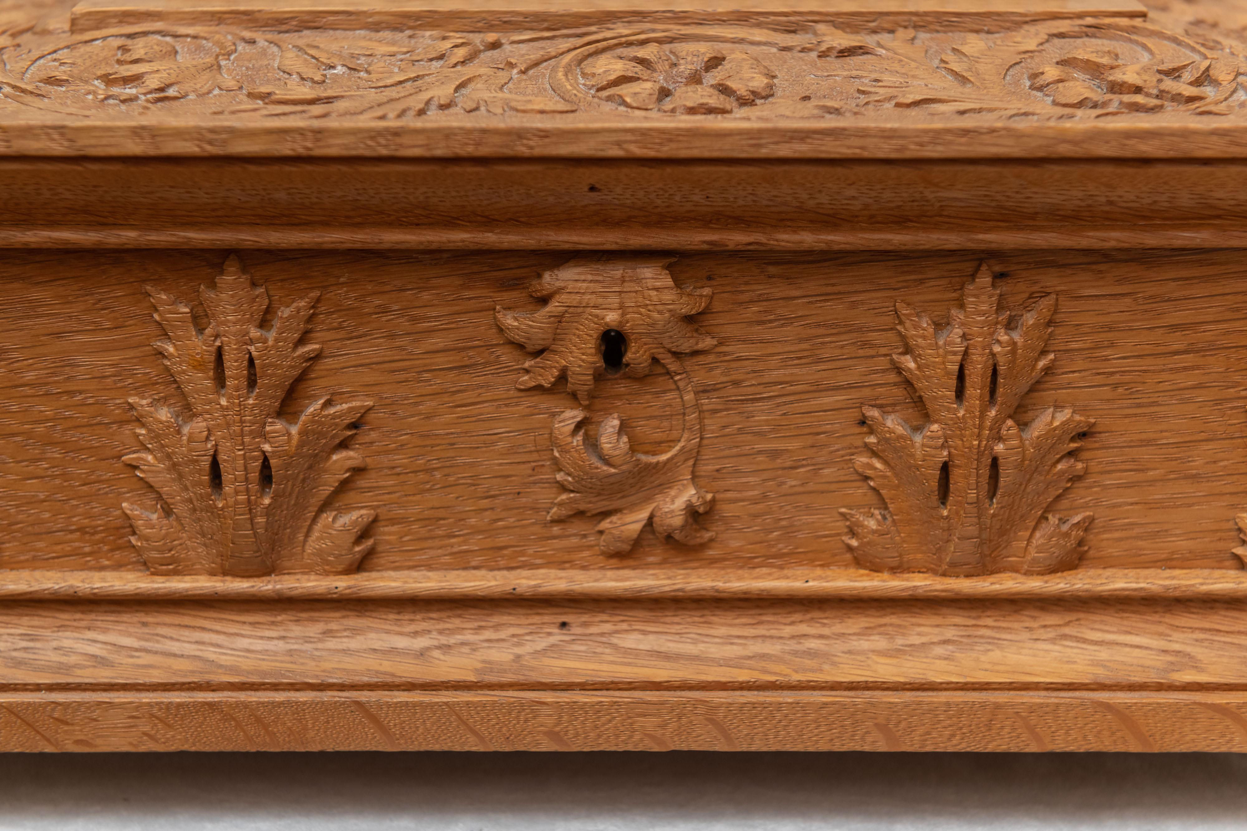 Large Heavily Carved Antique Oak Box, circa 1890 In Excellent Condition In Petaluma, CA