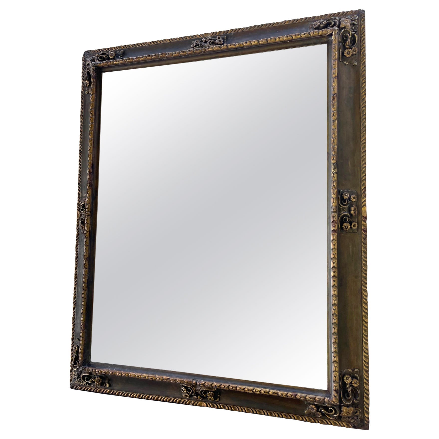 Grand miroir en gesso fortement sculpté