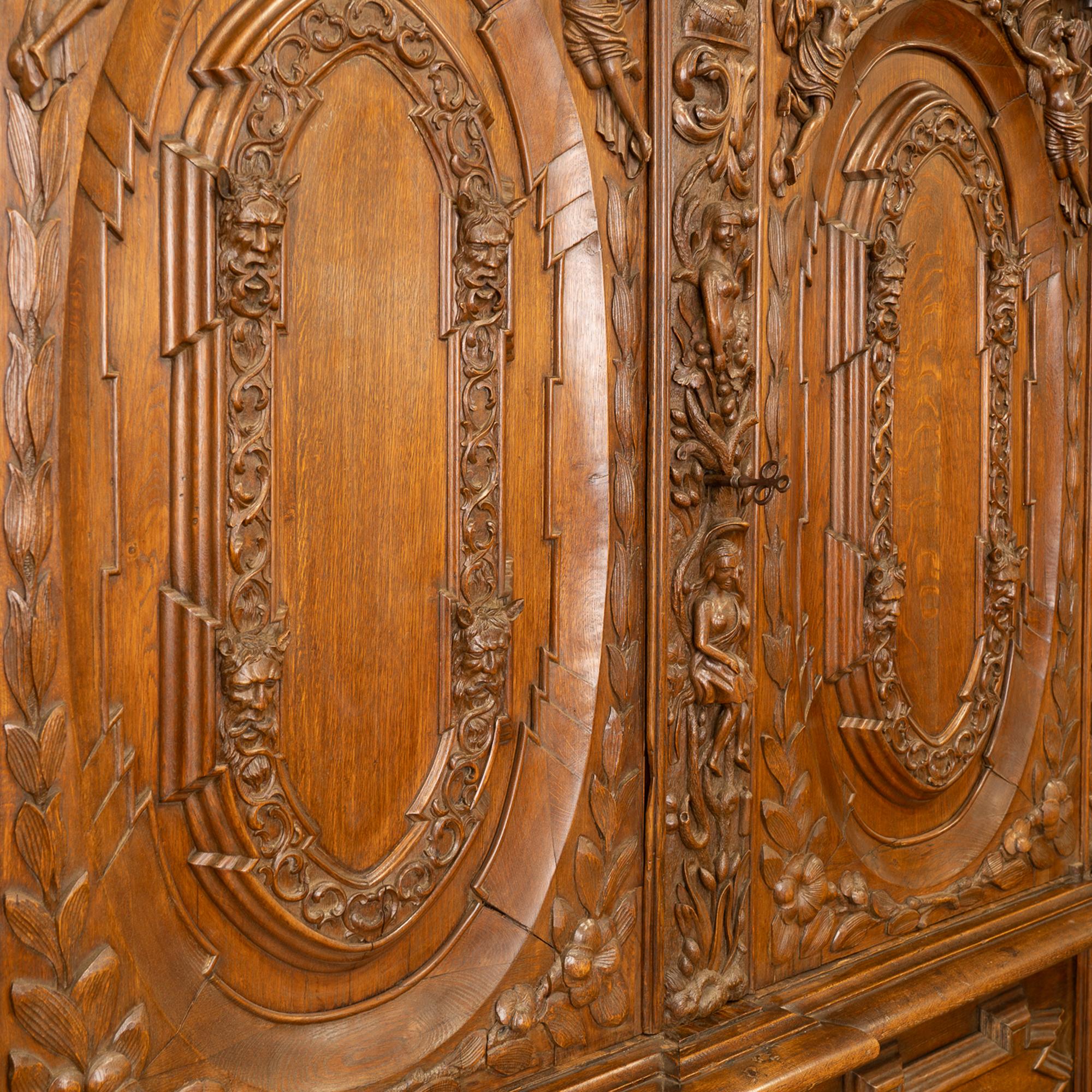 Large Heavily Carved Oak Armoire With Wrangel Family Crest, Sweden circa 1740-80 In Good Condition For Sale In Round Top, TX