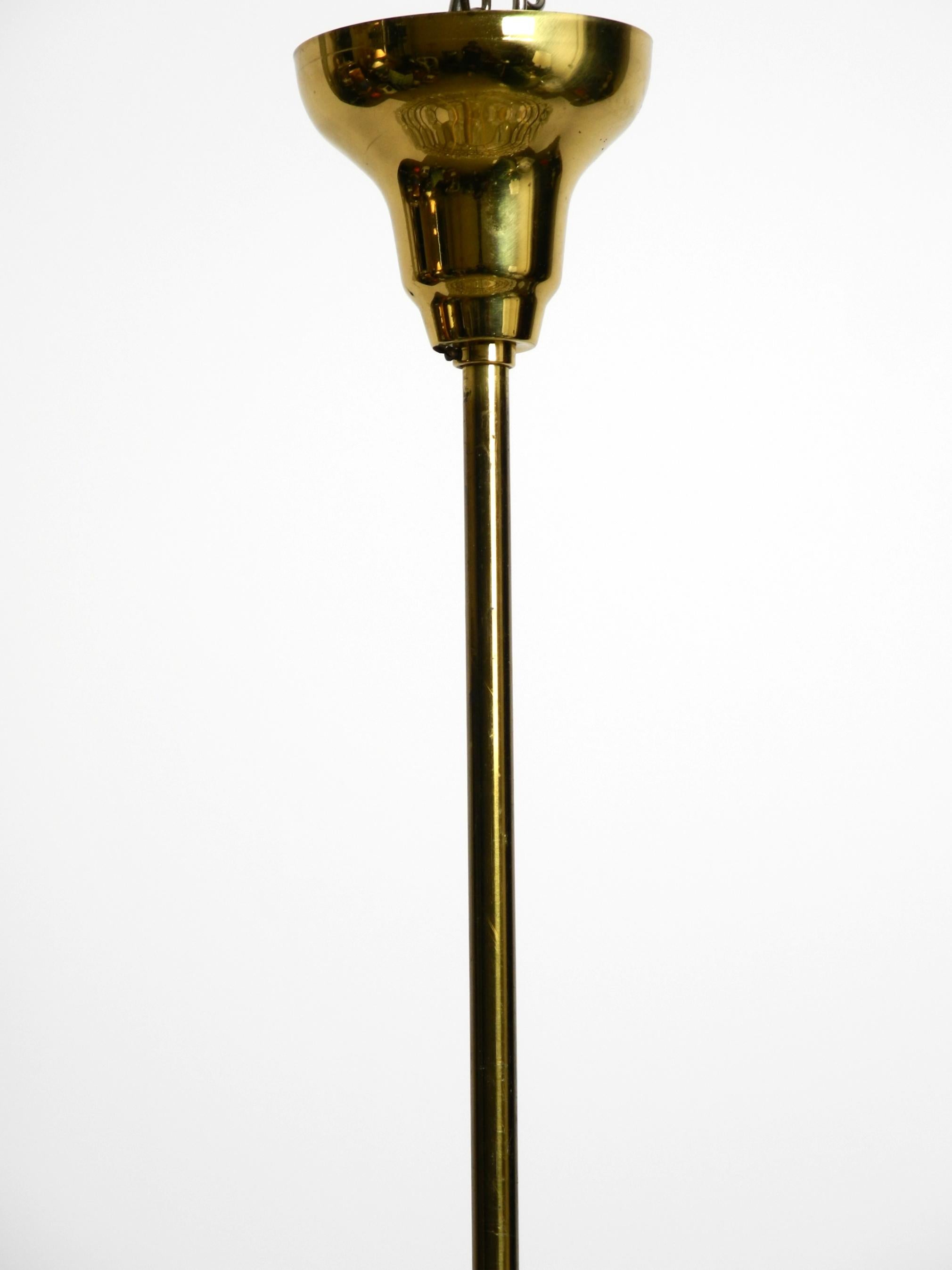 Gran lámpara de techo pesada de los años 70, de latón y cristal con flor, de Ernst Palme en venta 6