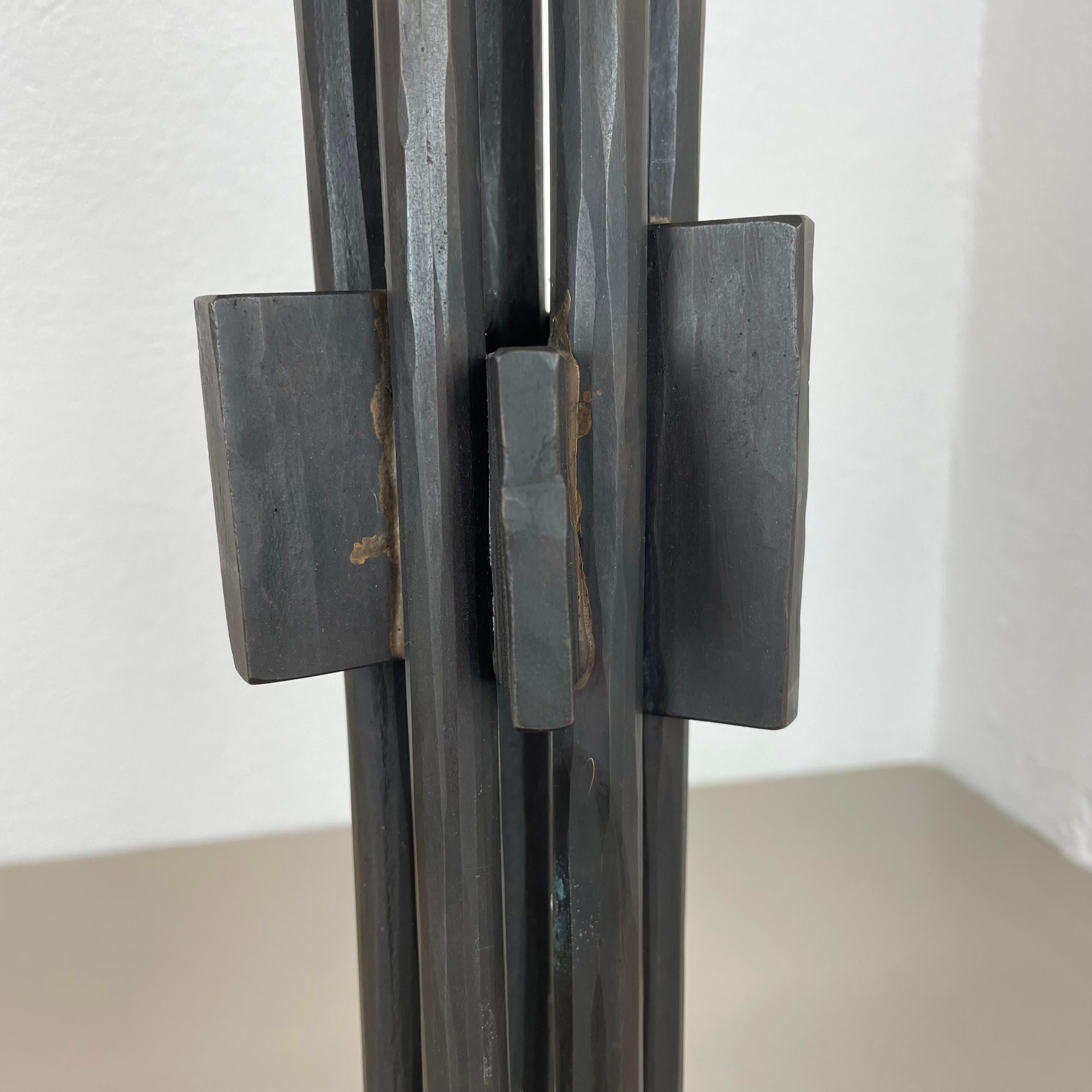 Großer schwerer 78 cm Brutalistischer Bronze-Kerzenhalter Manfred Bergmeister, Deutschland 1970 im Angebot 5