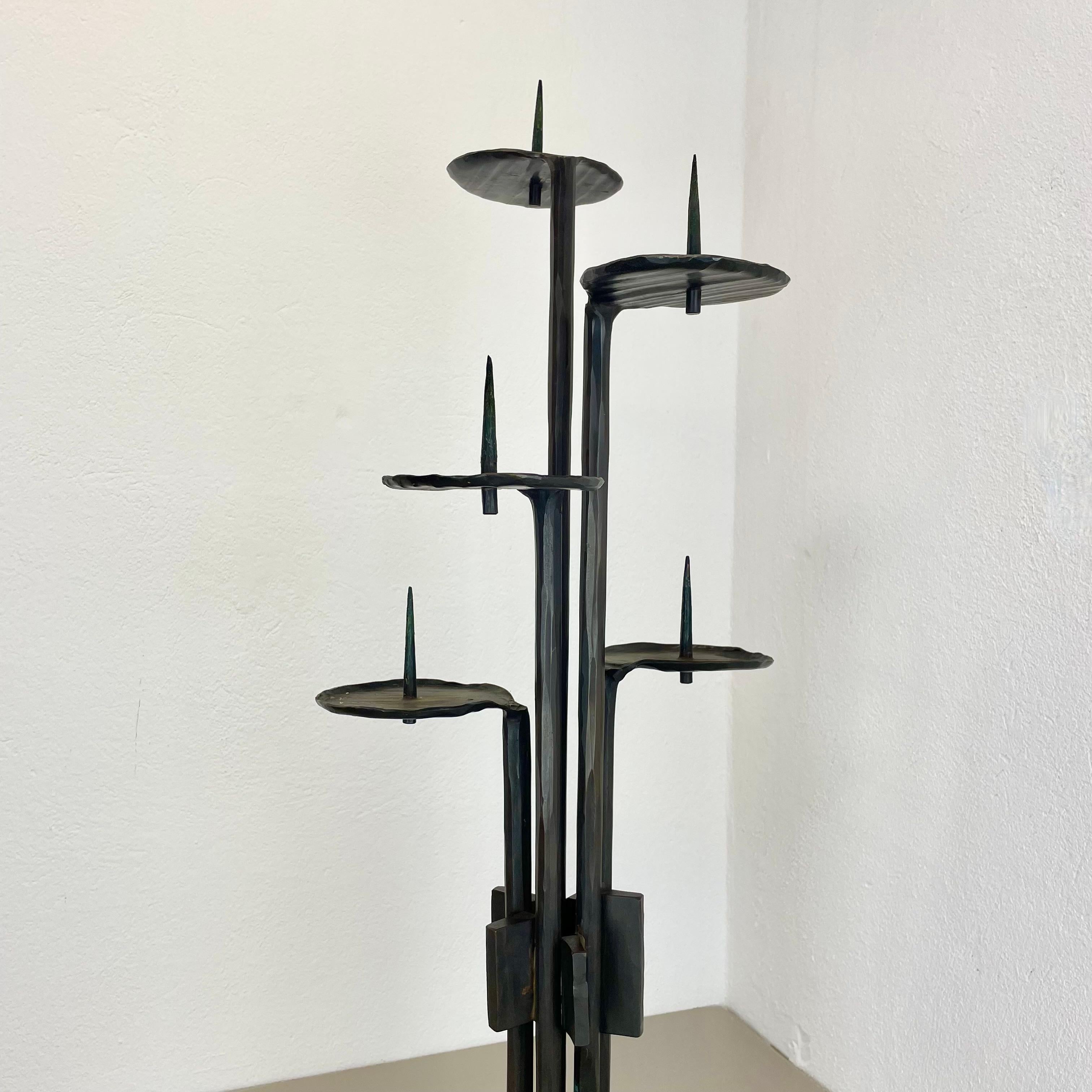 Großer schwerer 78 cm Brutalistischer Bronze-Kerzenhalter Manfred Bergmeister, Deutschland 1970 im Zustand „Gut“ im Angebot in Kirchlengern, DE