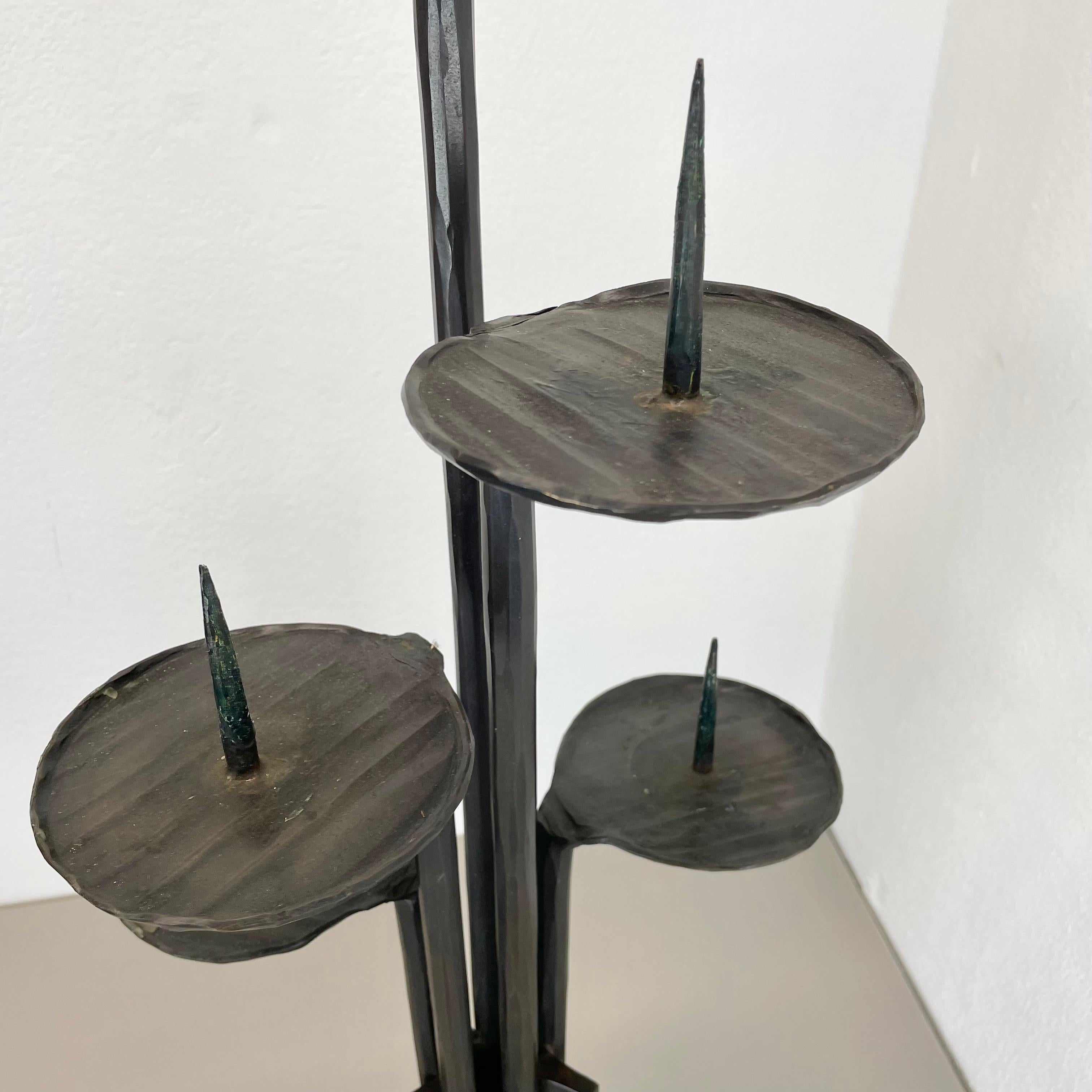 Großer schwerer 78 cm Brutalistischer Bronze-Kerzenhalter Manfred Bergmeister, Deutschland 1970 im Angebot 1