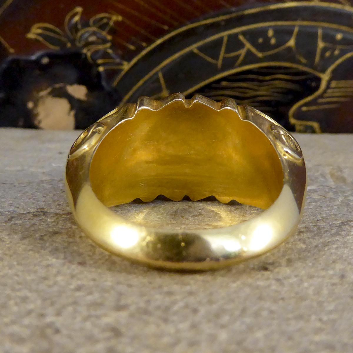 Large Heavy Antique Victorian Carved Agate Ring in 18ct Yellow Gold In Good Condition In Yorkshire, West Yorkshire