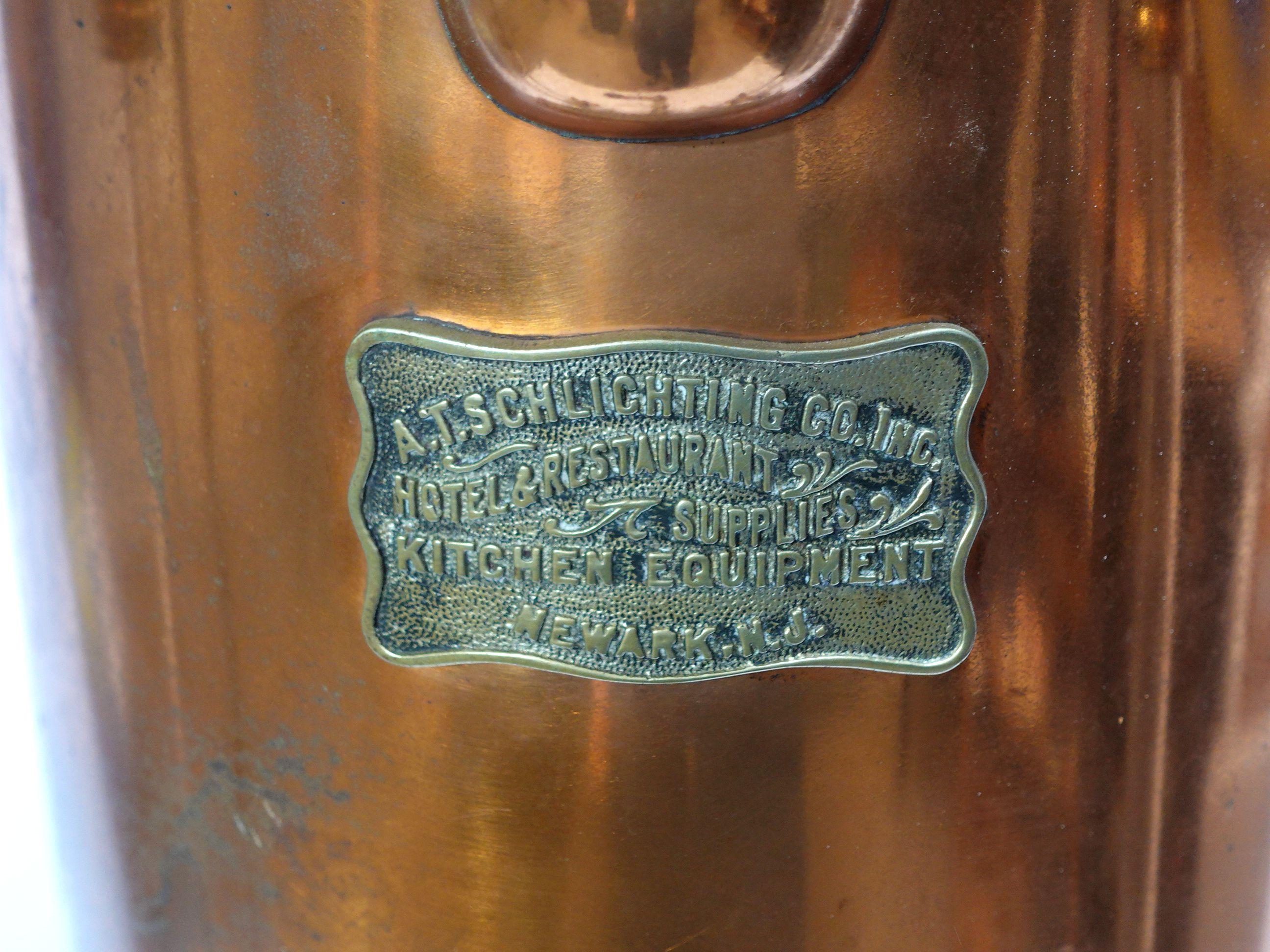 XX secolo Urna per acqua calda/caffè antica del 1900, grande e pesante, in ottone e rame, con etichetta in ottone in vendita