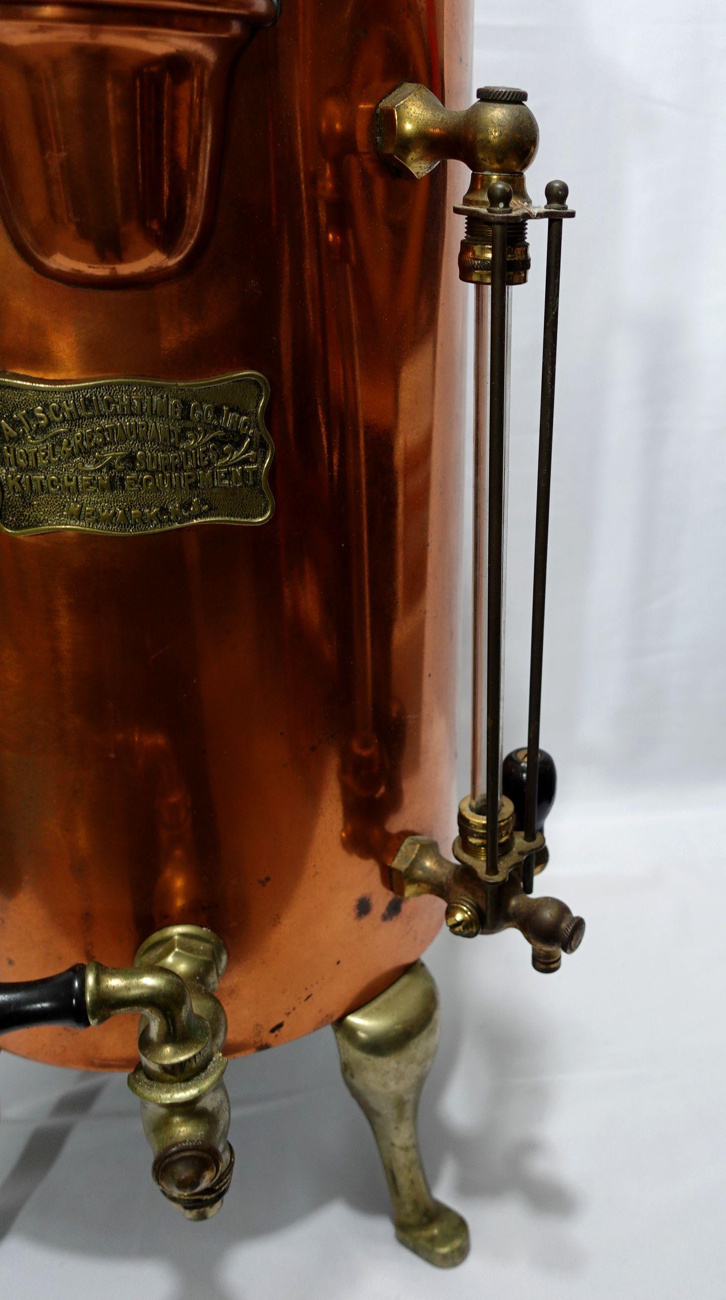 Antiquités 1900 - Urne à eau chaude/café en laiton et cuivre, grande et lourde, avec étiquette en laiton en vente 1