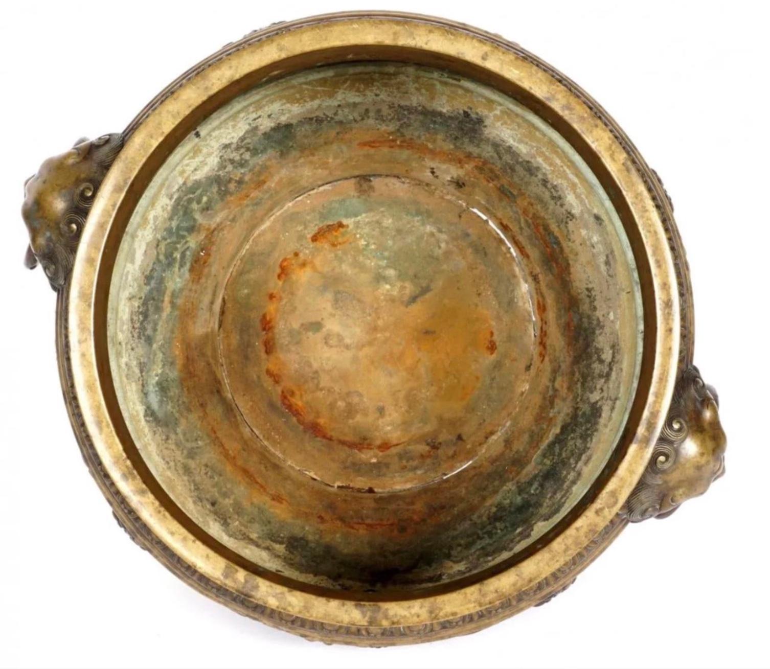 Großes schweres chinesisches Pflanzgefäß aus vergoldeter Bronze (Messing) im Angebot