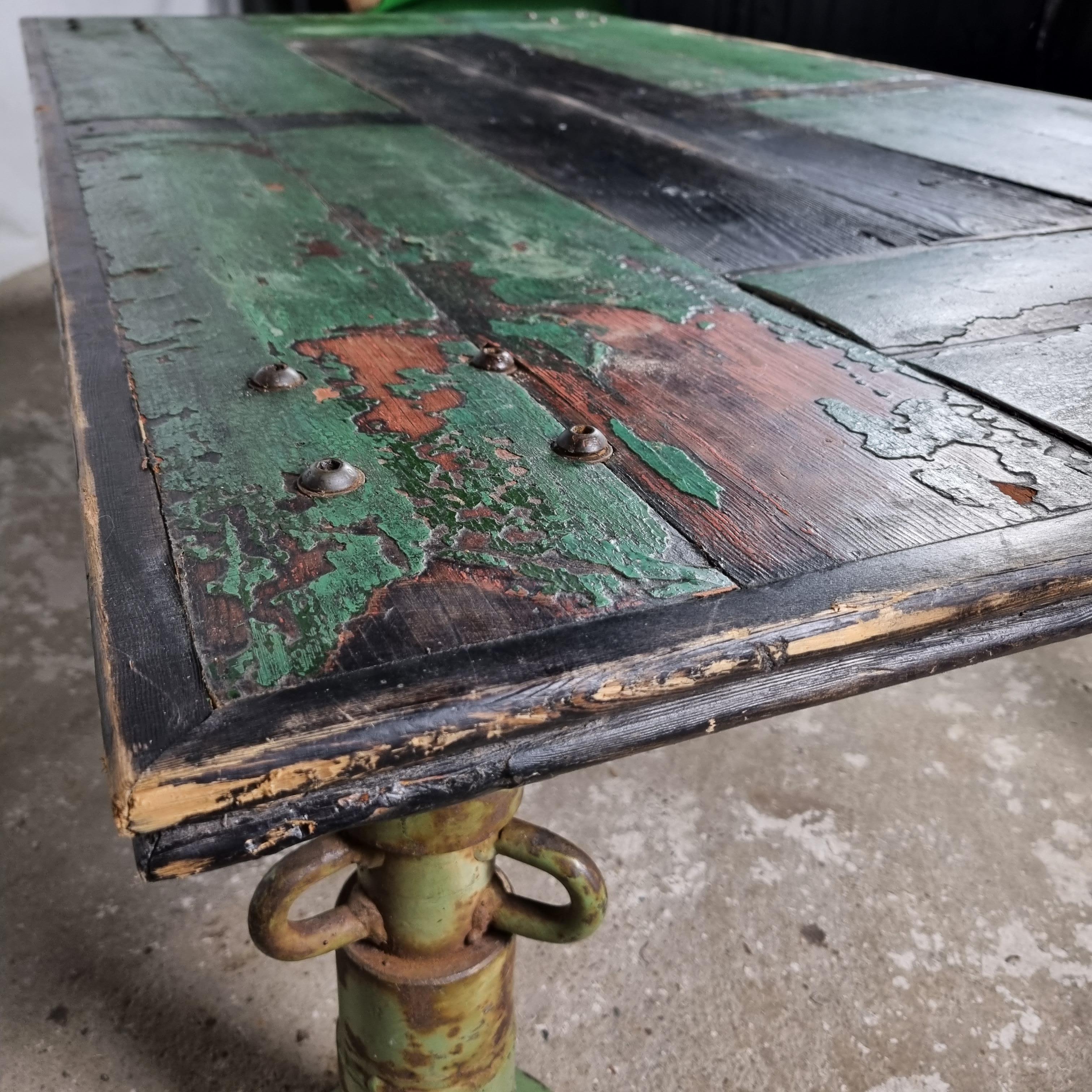 Large heavy industrial coffee table made of recycled wood on heavy cast iron metal legs.
Very nice patinated appearance with a nice patina.

This table was used in a store as a display to display products and clothing. Also ideal for a café,