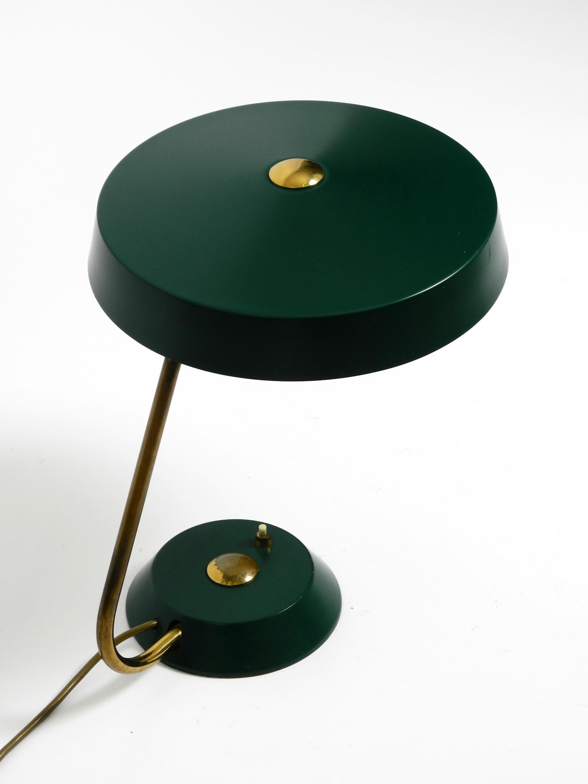 Large heavy Mid Century metal table lamp in British Green in dreamlike condition For Sale 8