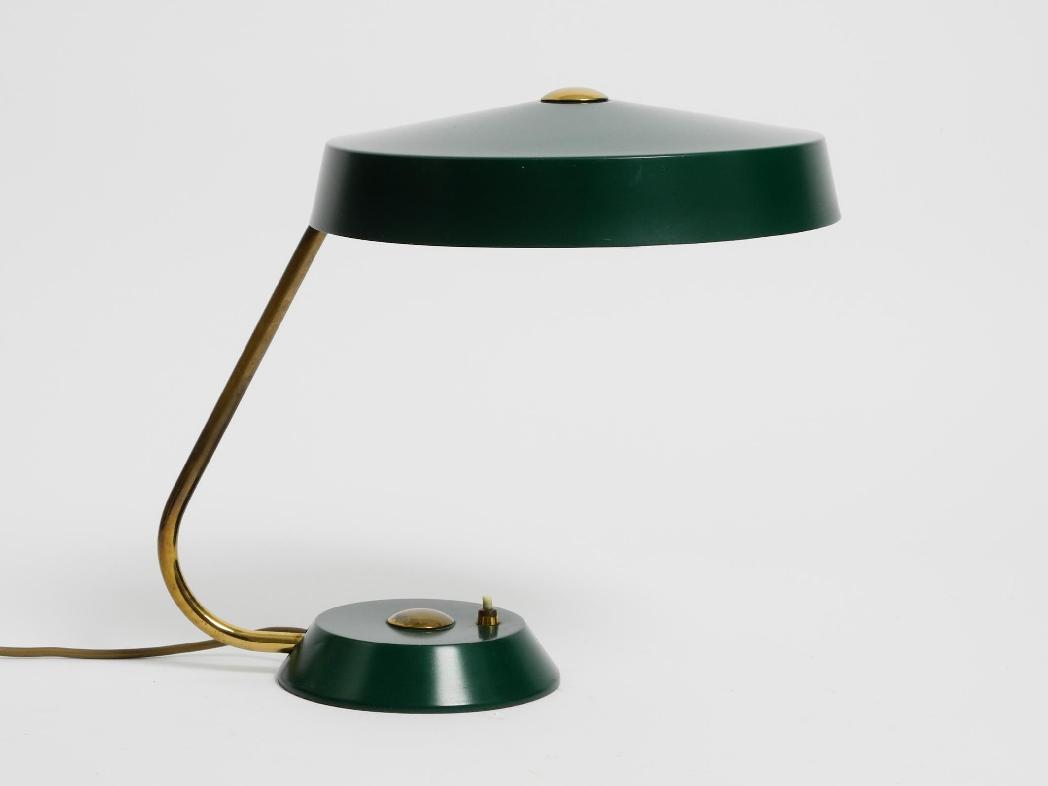 Original large heavy Mid Century Modern metal table lamp. In very rare original British Green. Made in Austria. In very good condition. Almost new. Probably barely used.
100% original condition and fully functional.
One E27 original socket for max