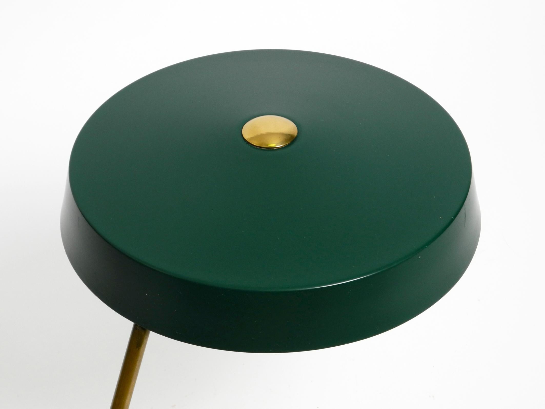 Large heavy Mid Century metal table lamp in British Green in dreamlike condition For Sale 1