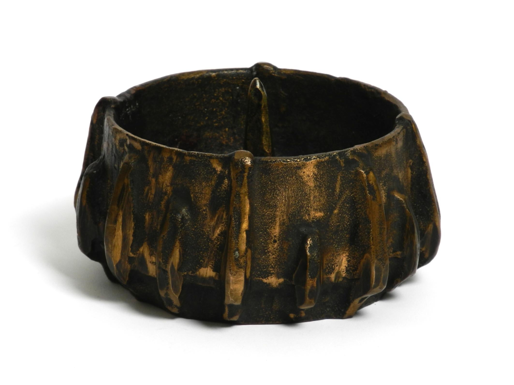 Großer schwerer Mid-Century-Modern-Kerzenleuchter aus Bronze in brutalistischem Design im Angebot 6
