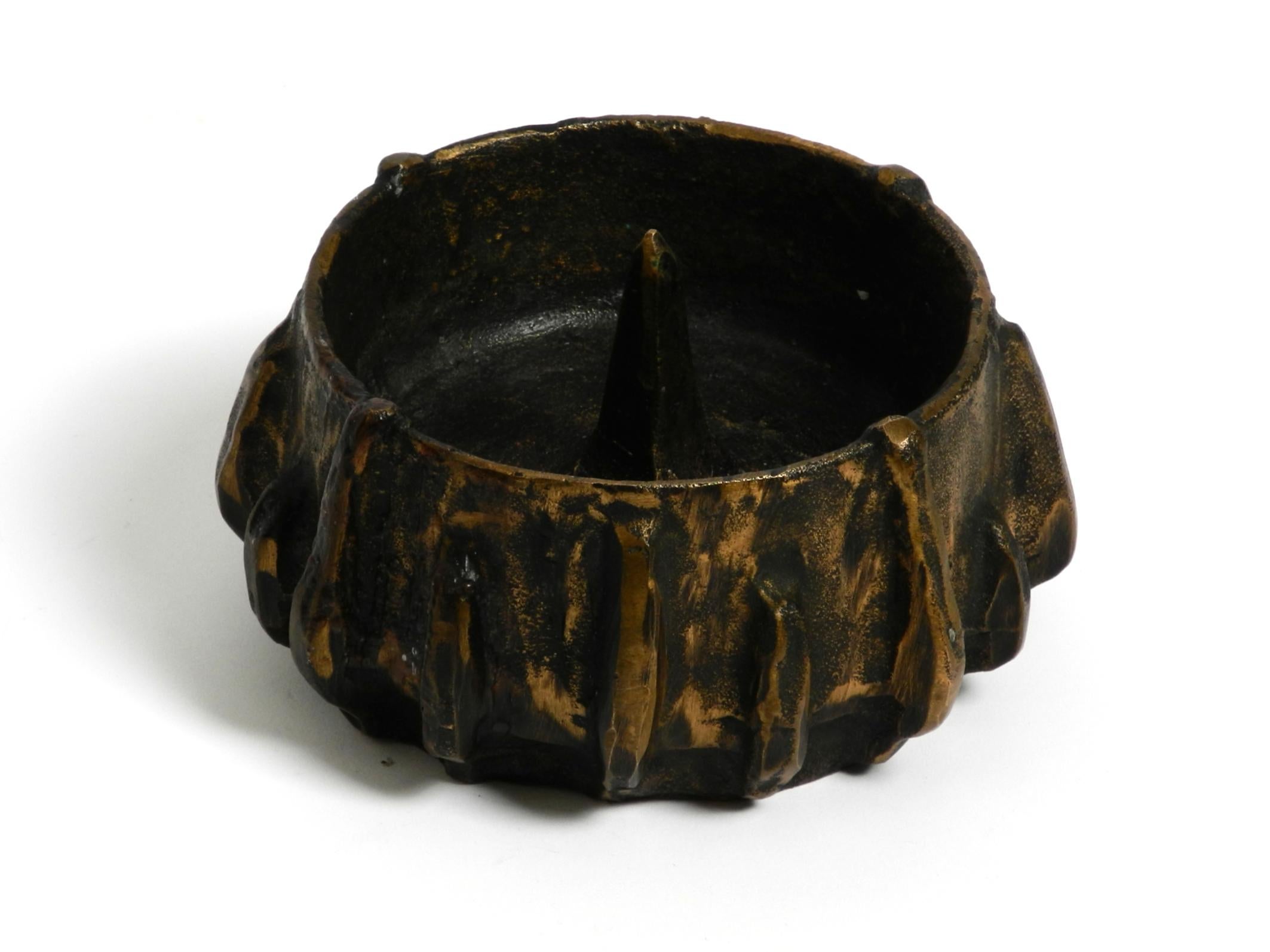 Großer schwerer Mid-Century-Modern-Kerzenleuchter aus Bronze in brutalistischem Design im Angebot 7