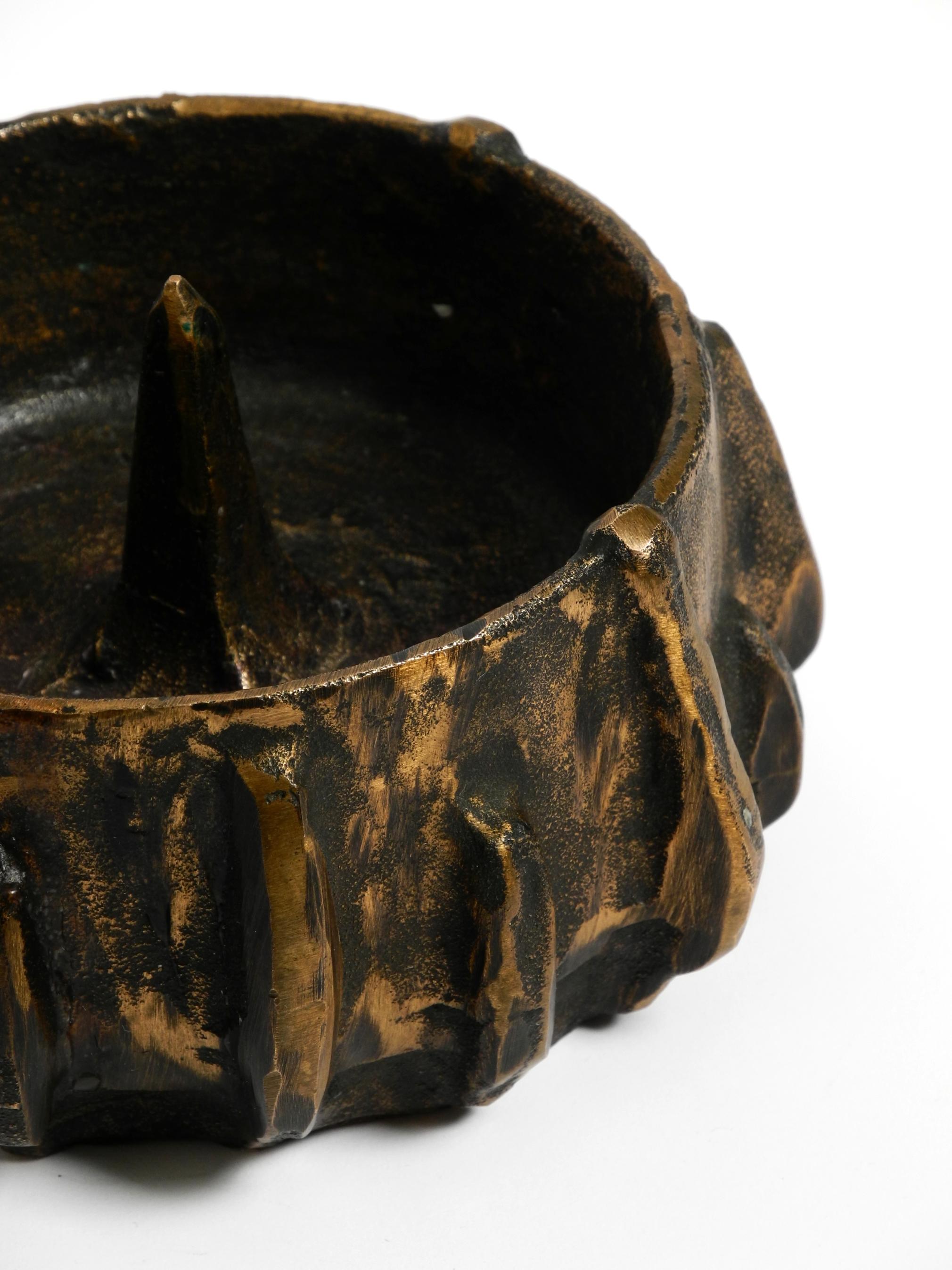 Großer schwerer Mid-Century-Modern-Kerzenleuchter aus Bronze in brutalistischem Design im Angebot 2