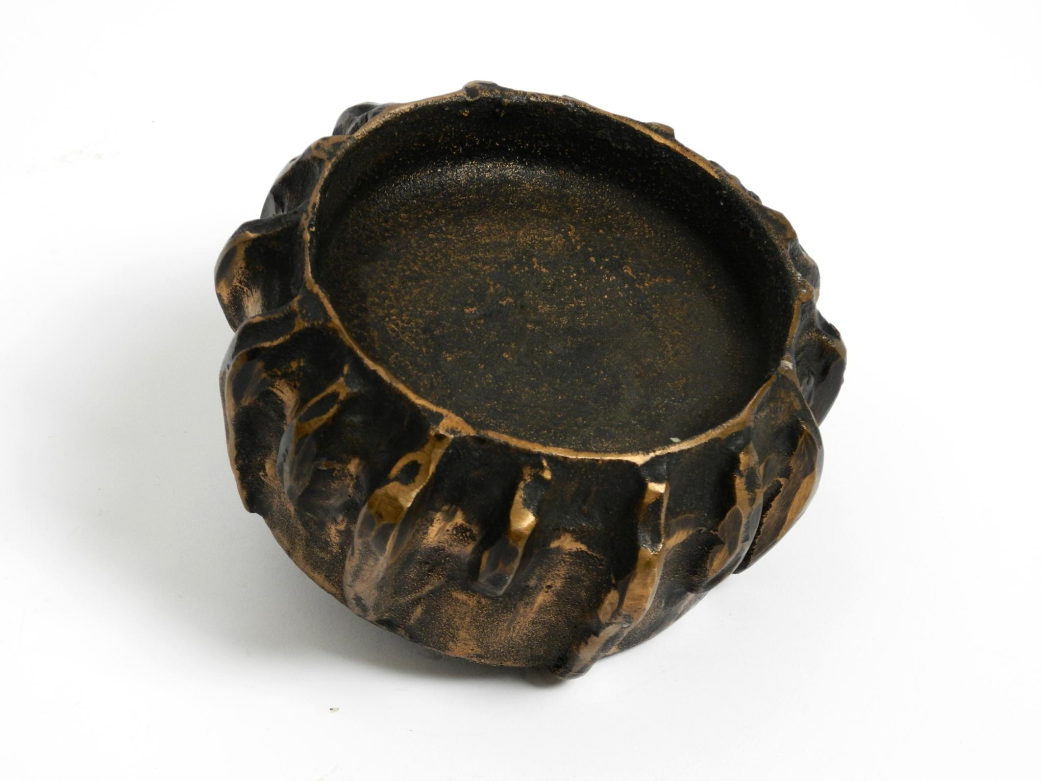Großer schwerer Mid-Century-Modern-Kerzenleuchter aus Bronze in brutalistischem Design im Angebot 3