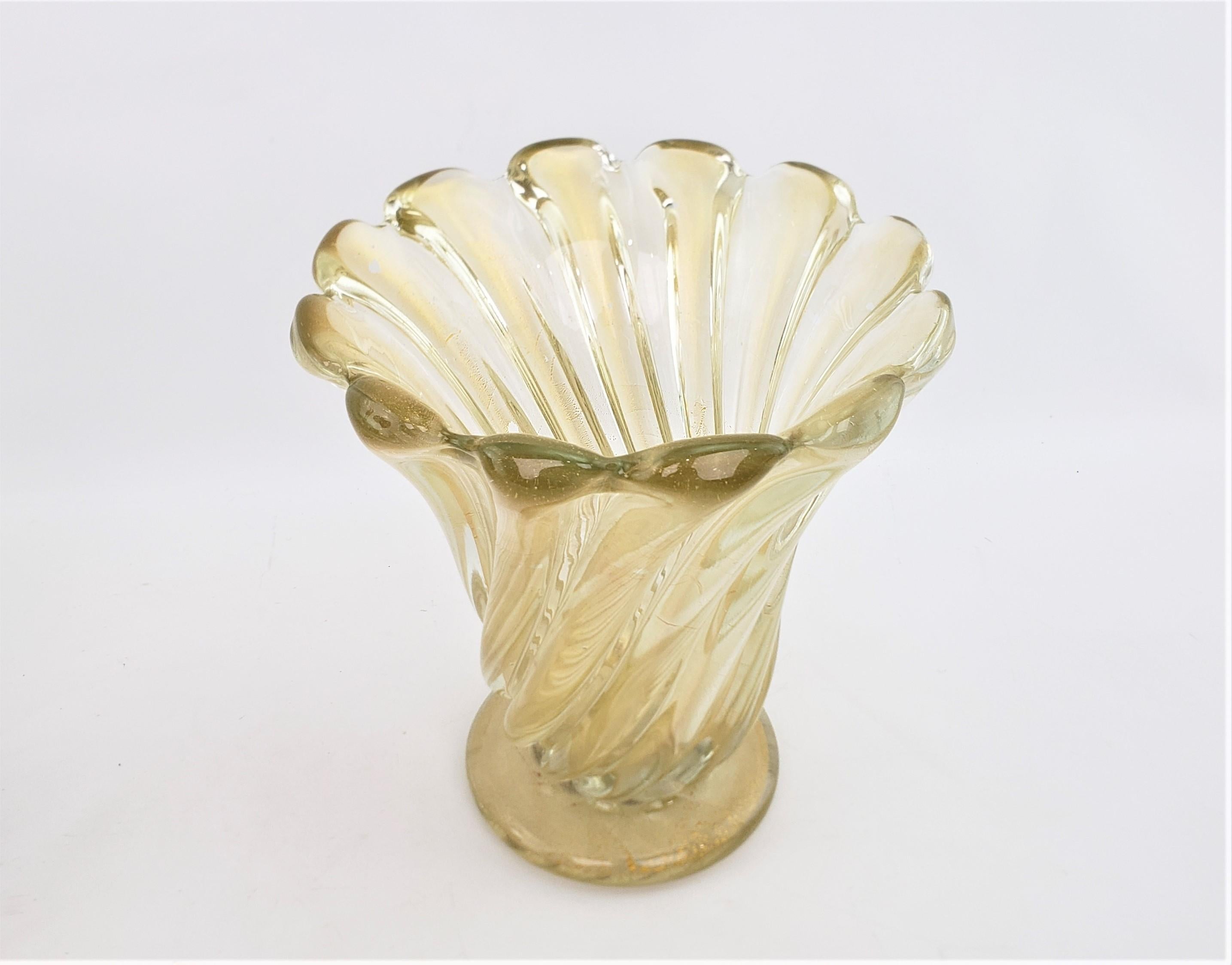 Grande e pesante vaso in vetro artistico a spirale di Murano della metà del secolo scorso con avventurina in vendita 4