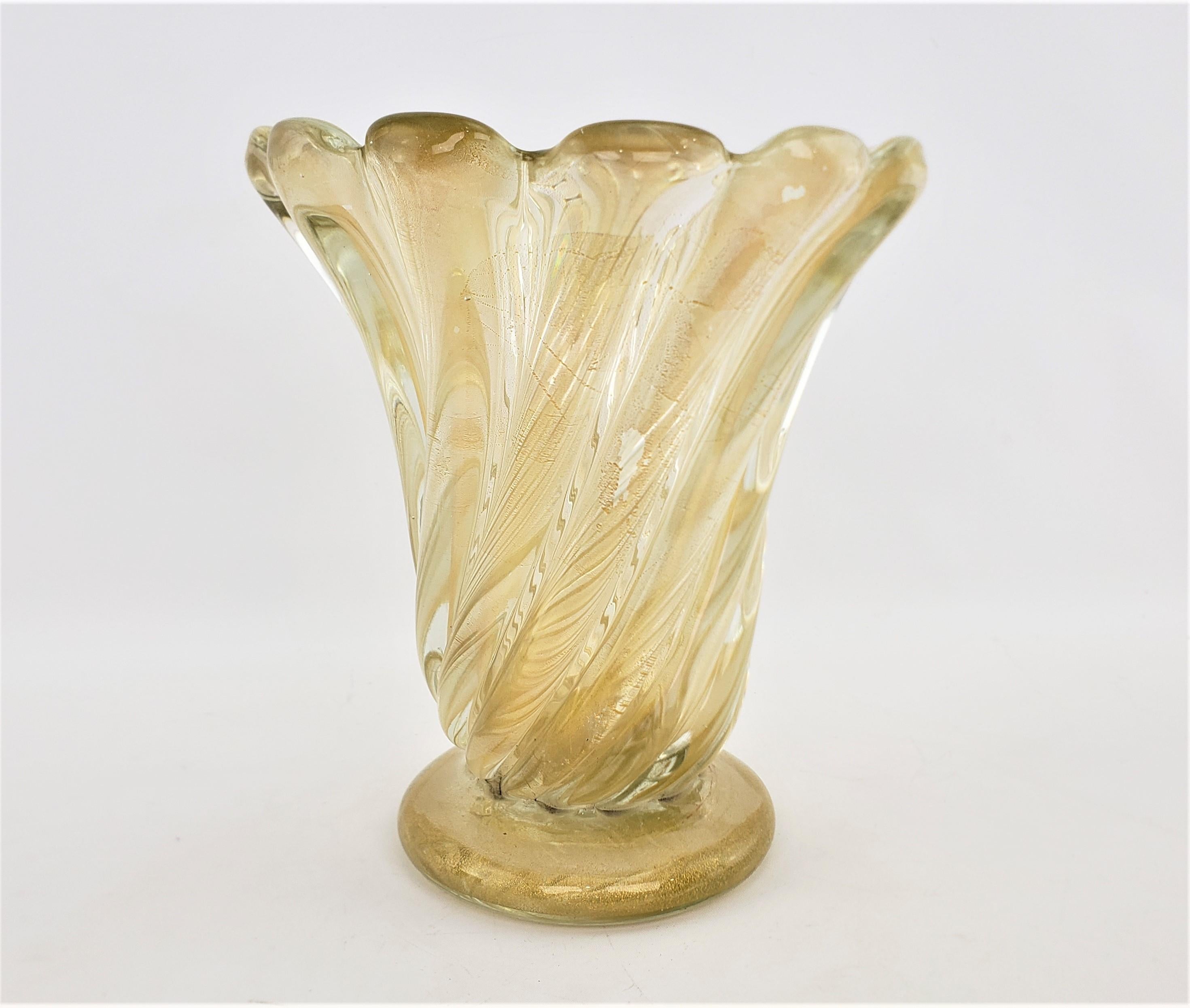 XX secolo Grande e pesante vaso in vetro artistico a spirale di Murano della metà del secolo scorso con avventurina in vendita